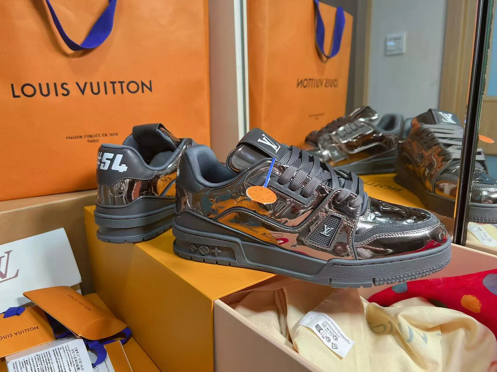 LV 27FW QVUSQNN 015 스니커즈 9