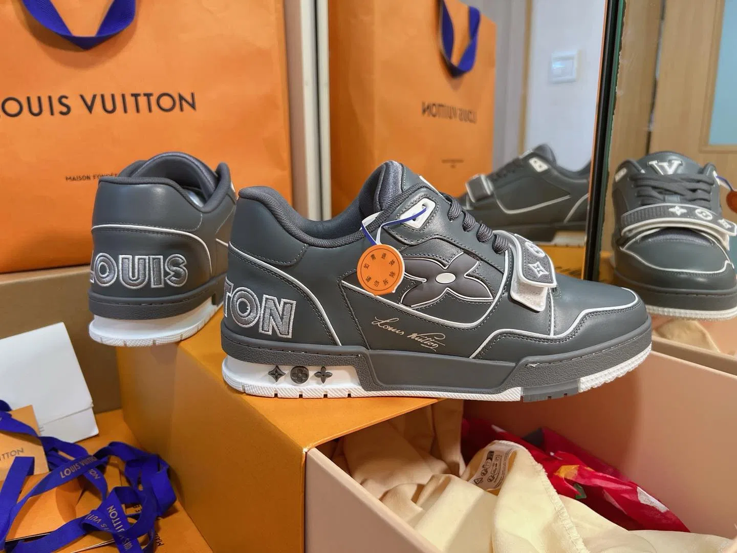 LV 27FW QVUSQNN 016 스니커즈 12