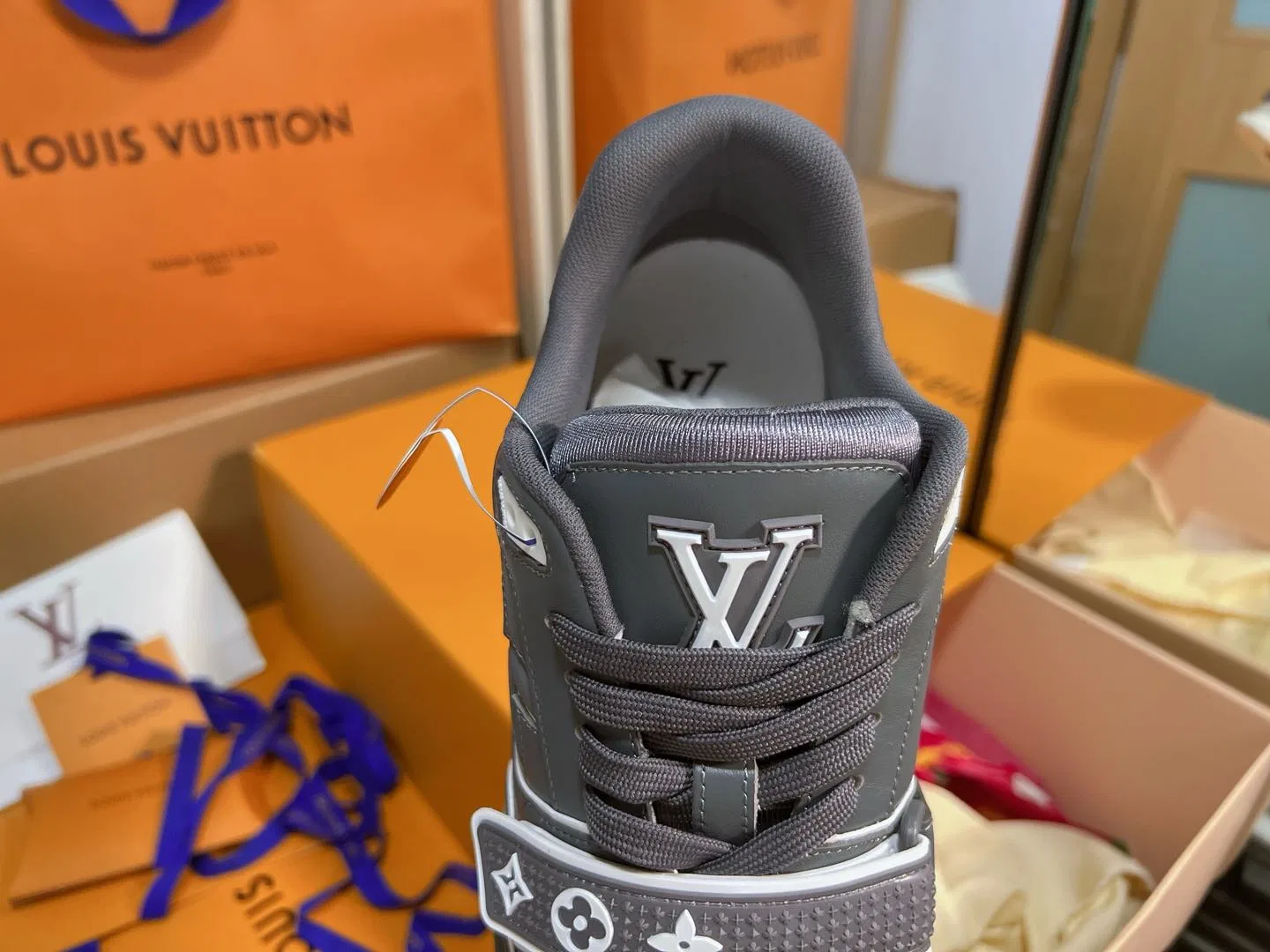 LV 27FW QVUSQNN 016 스니커즈 17