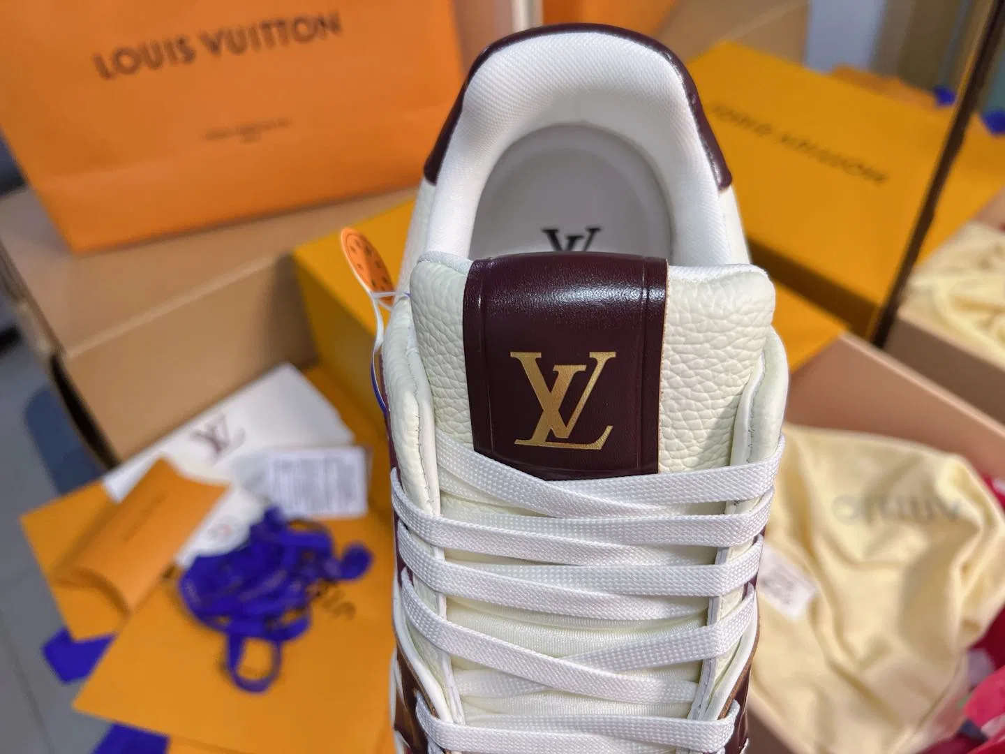 LV 27FW QVUSQNN 017 스니커즈 19