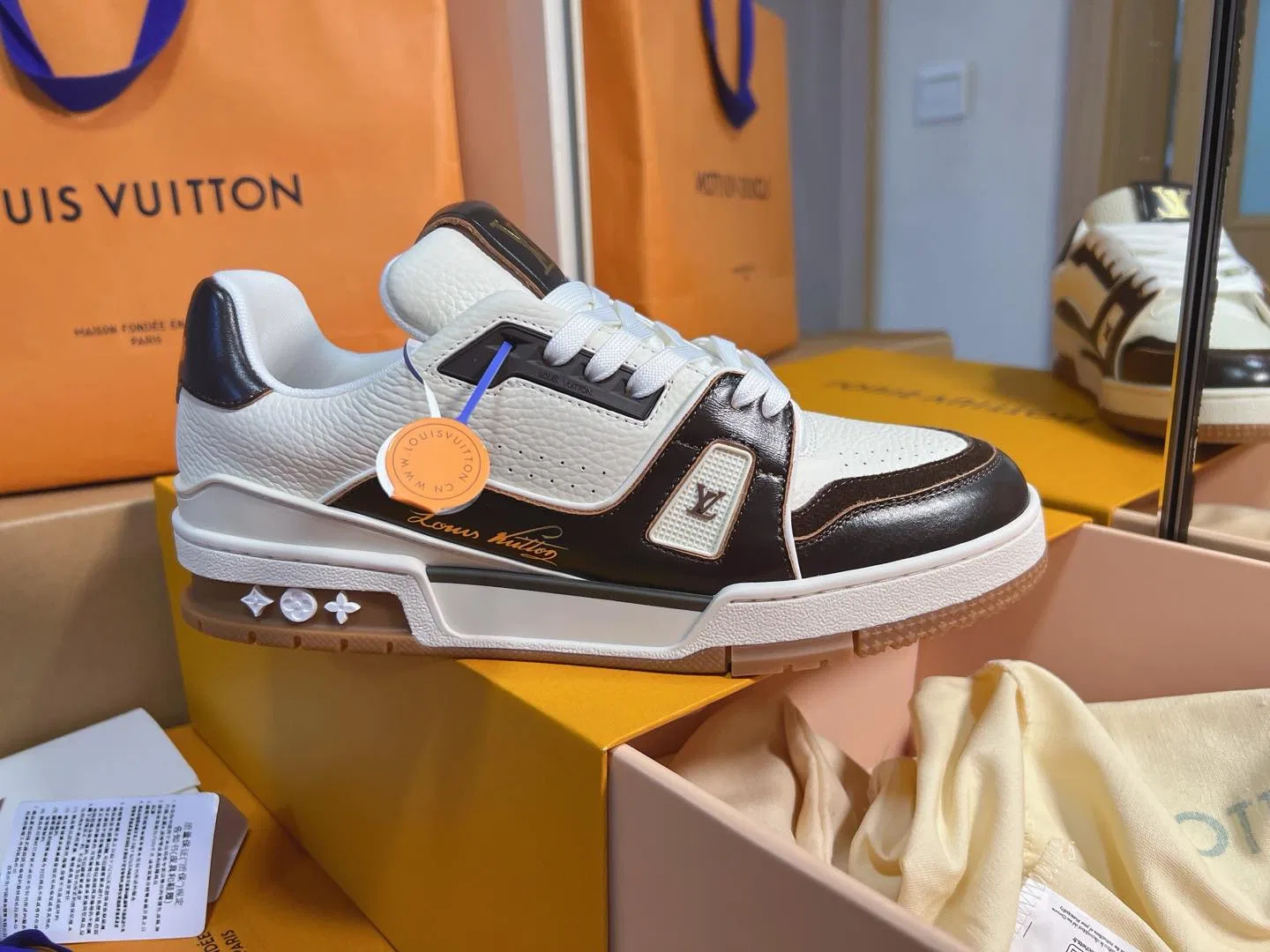 LV 27FW QVUSQNN 017 스니커즈 22