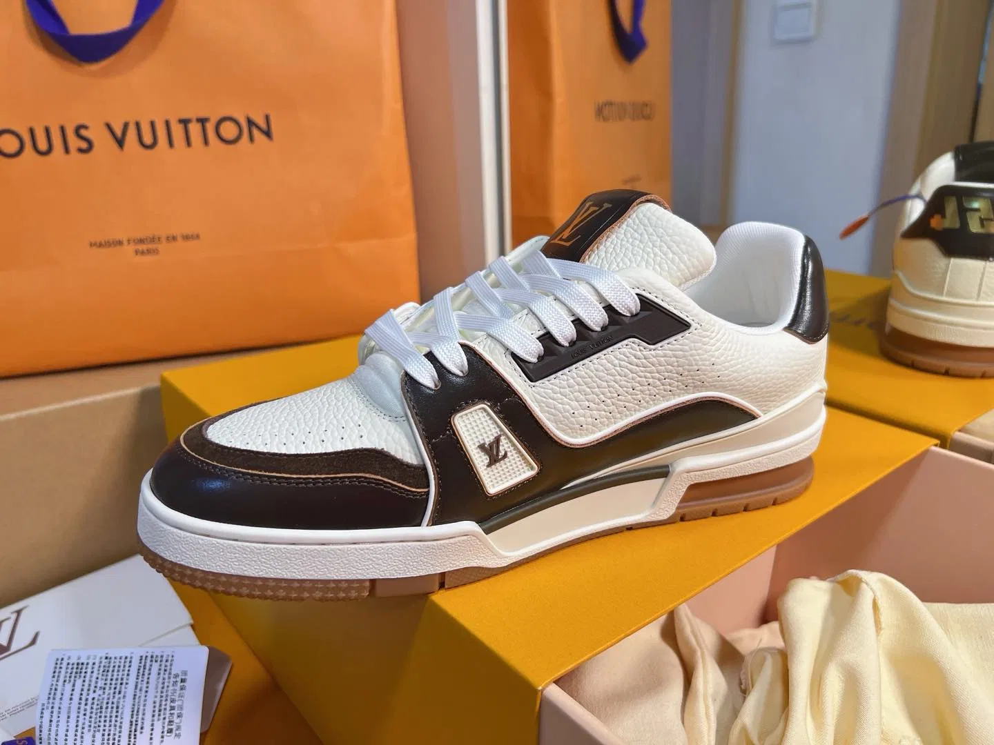 LV 27FW QVUSQNN 017 스니커즈 23