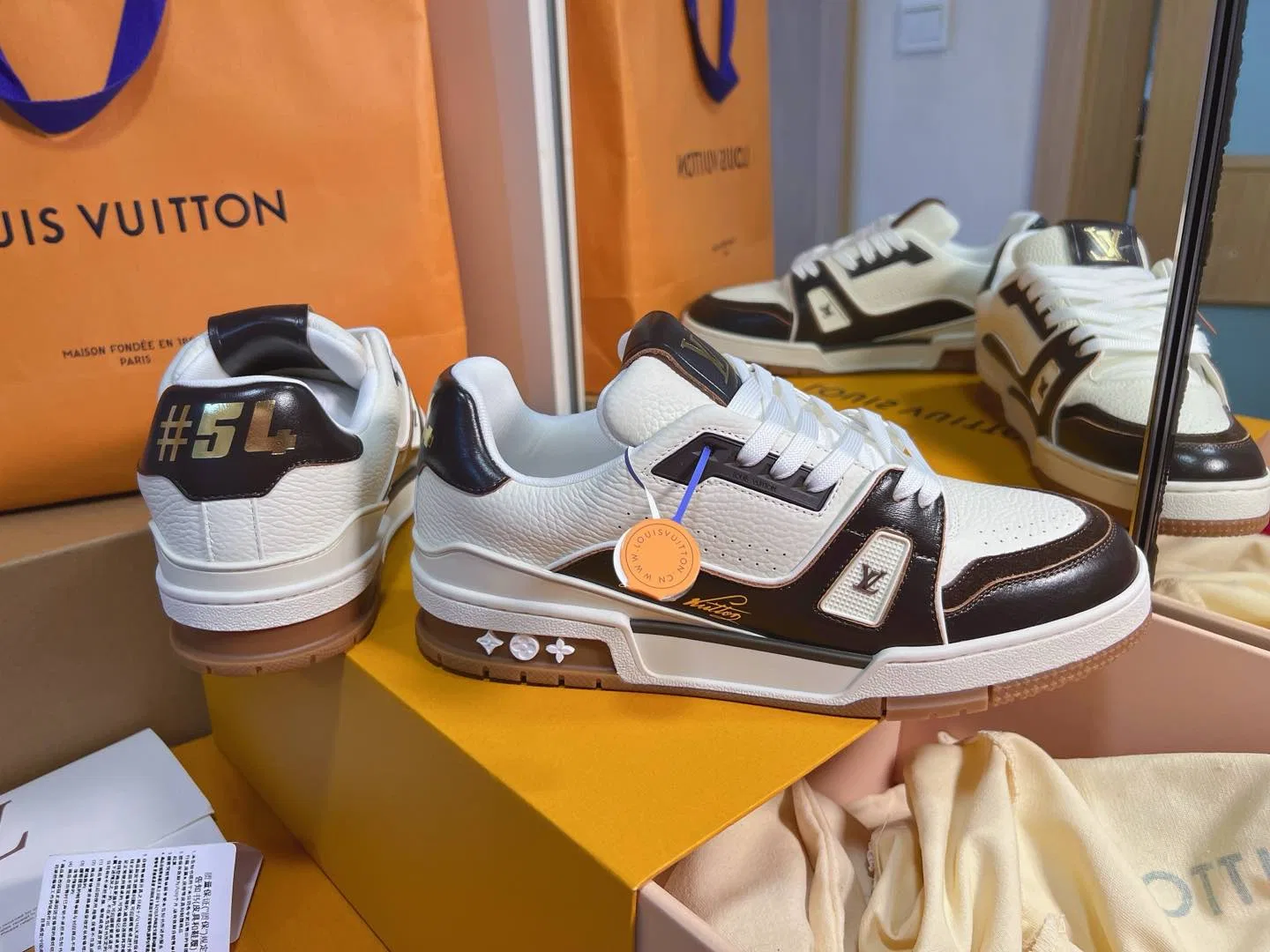 LV 27FW QVUSQNN 017 스니커즈 25