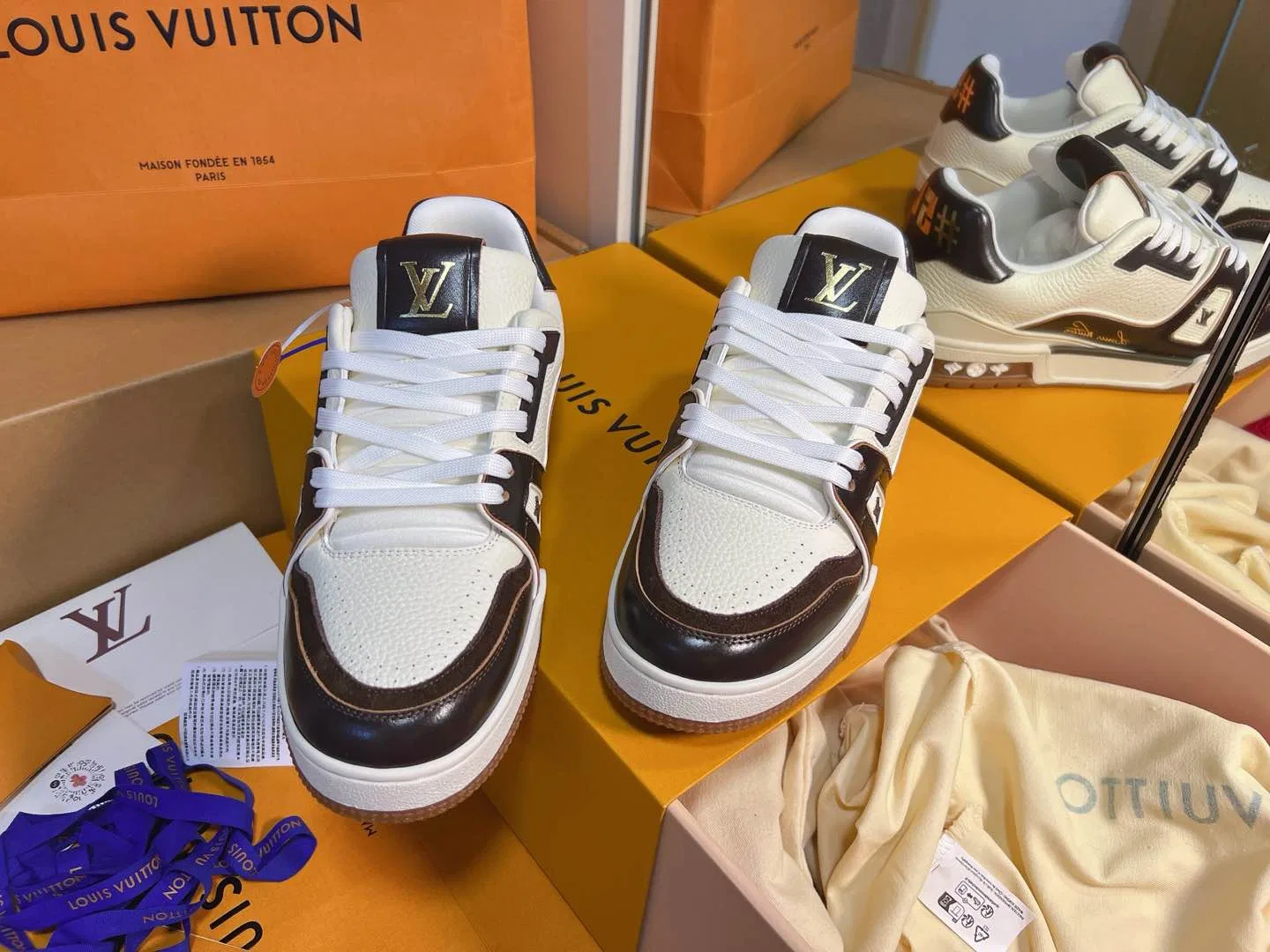 LV 27FW QVUSQNN 017 스니커즈 27