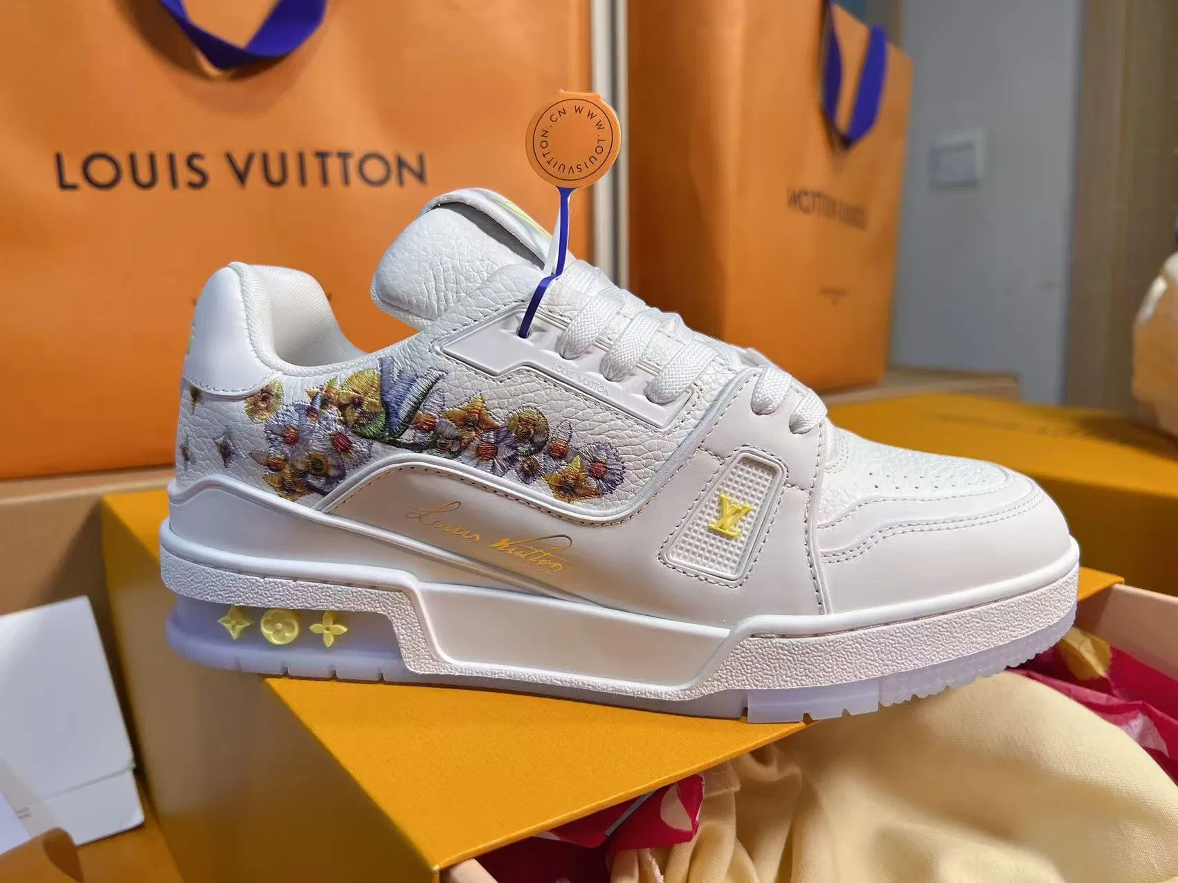 LV 27FW QVUSQNN 018 스니커즈 7