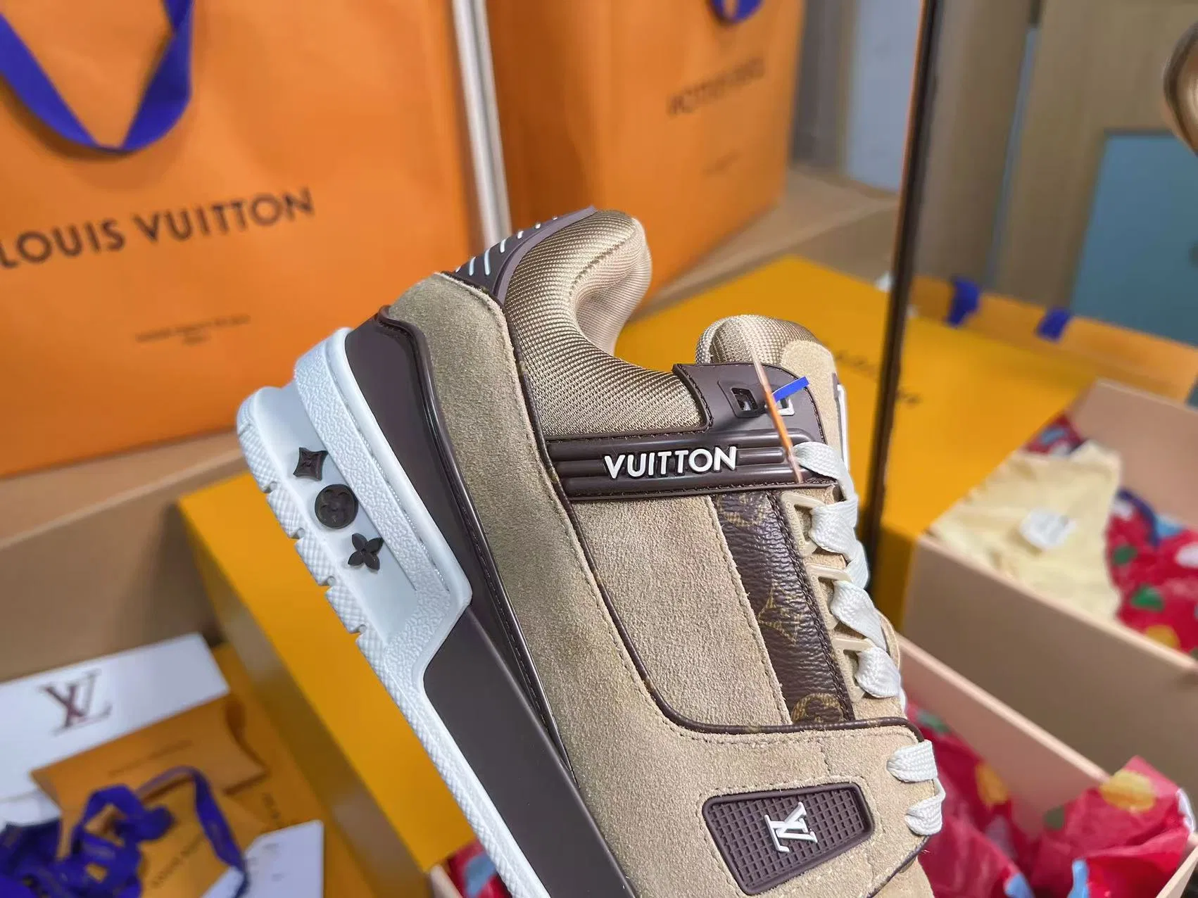 LV 27FW QVUSQNN 019 스니커즈 7