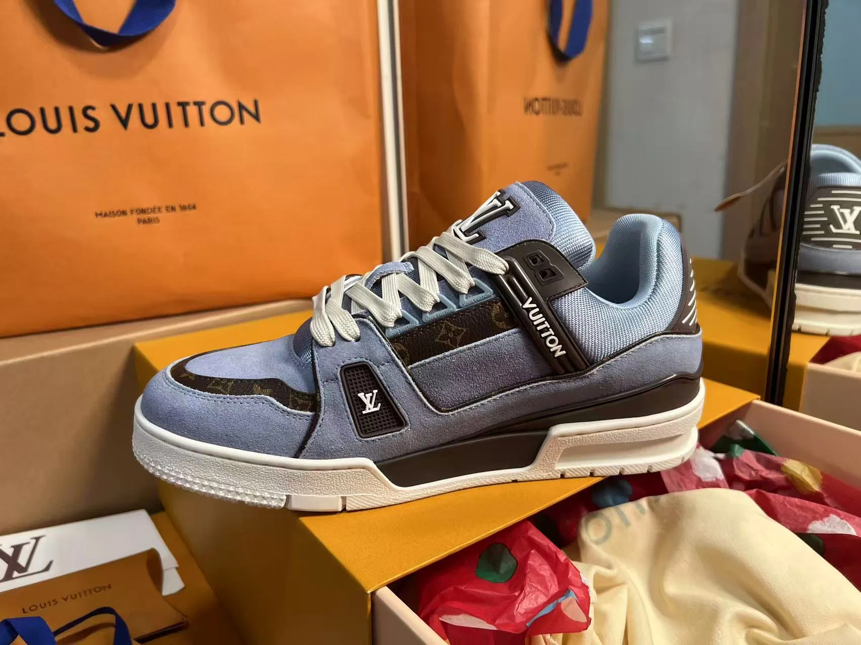 LV 27FW QVUSQNN 019 스니커즈 11