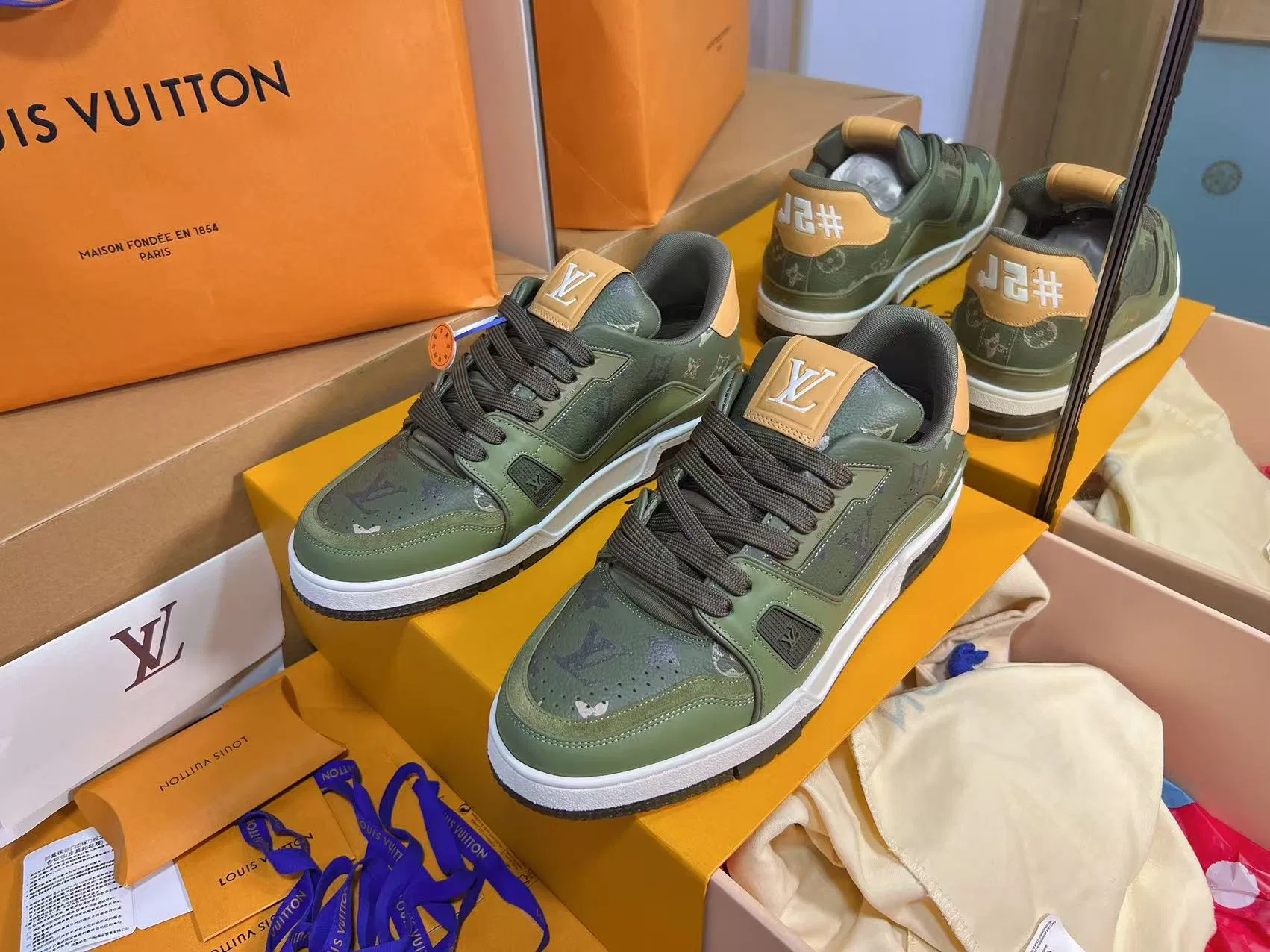 LV 27FW QVUSQNN 019 스니커즈 18