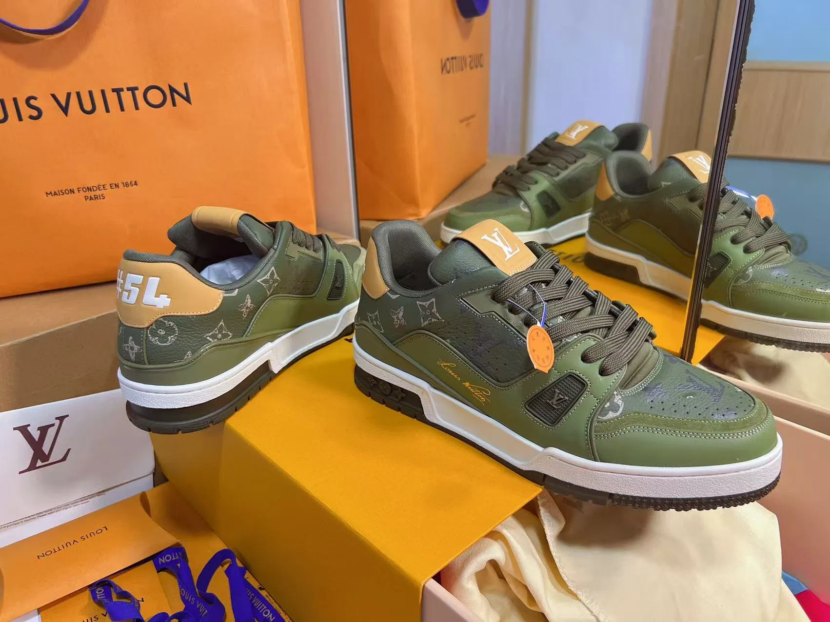 LV 27FW QVUSQNN 019 스니커즈 20