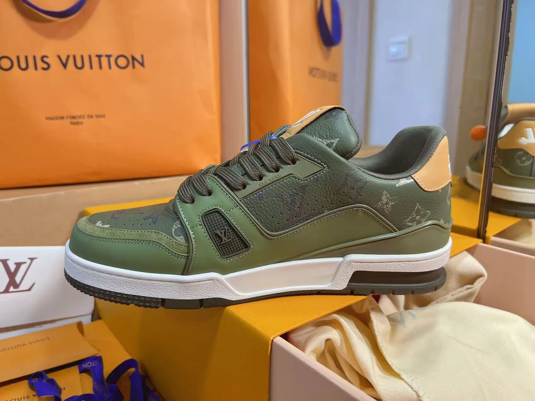 LV 27FW QVUSQNN 019 스니커즈 22
