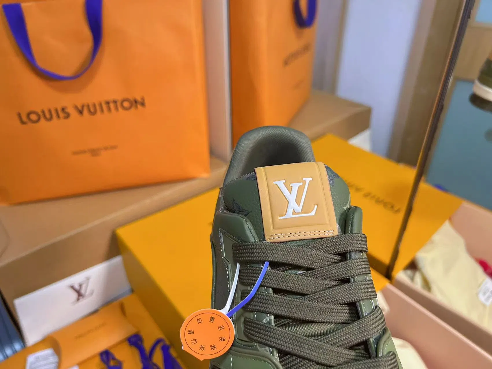 LV 27FW QVUSQNN 019 스니커즈 23
