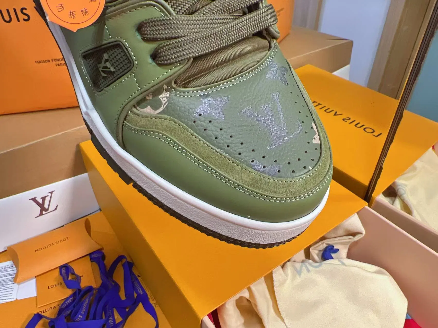LV 27FW QVUSQNN 019 스니커즈 24