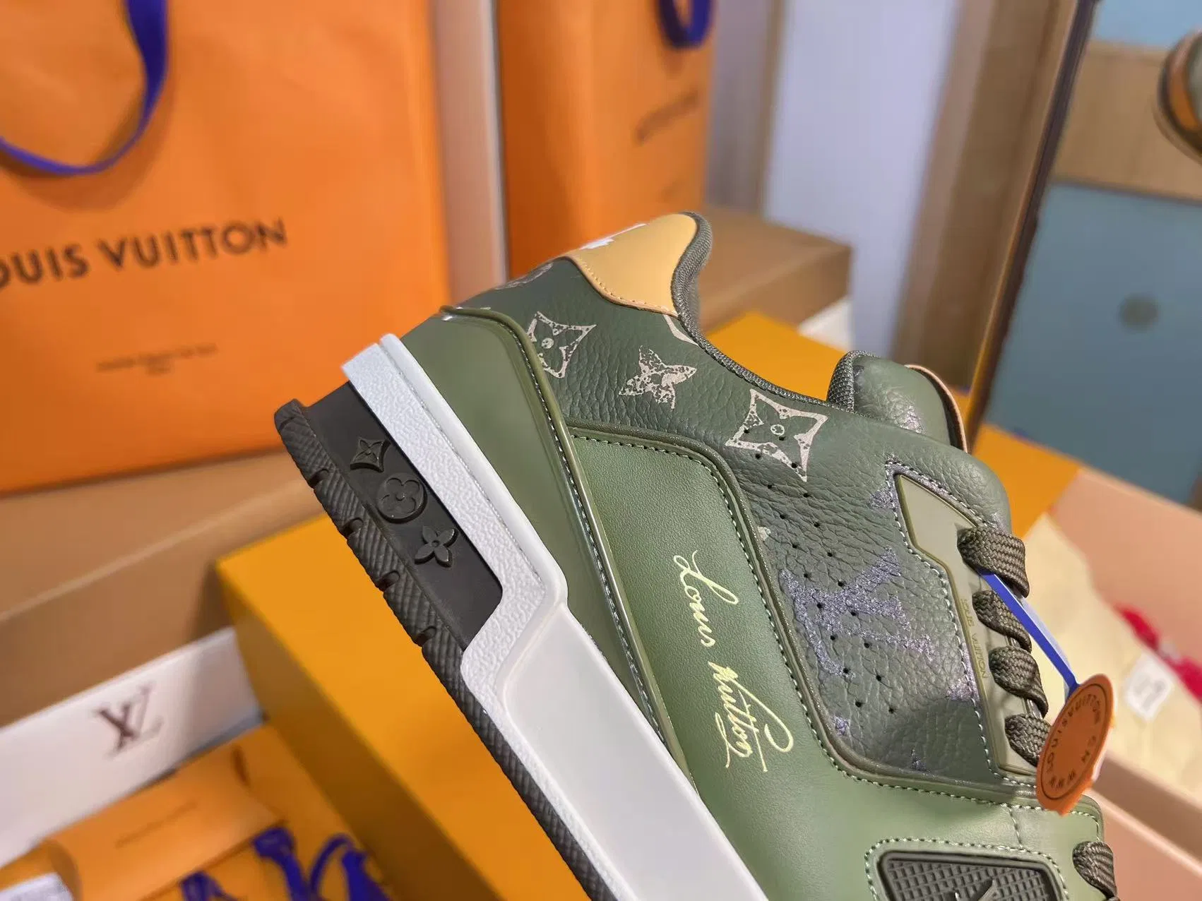 LV 27FW QVUSQNN 019 스니커즈 25