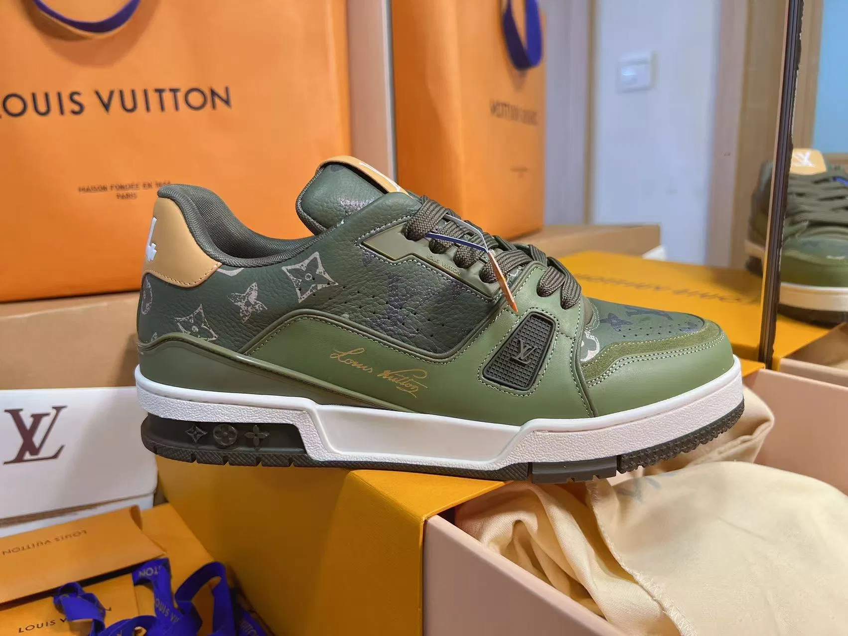 LV 27FW QVUSQNN 019 스니커즈 26