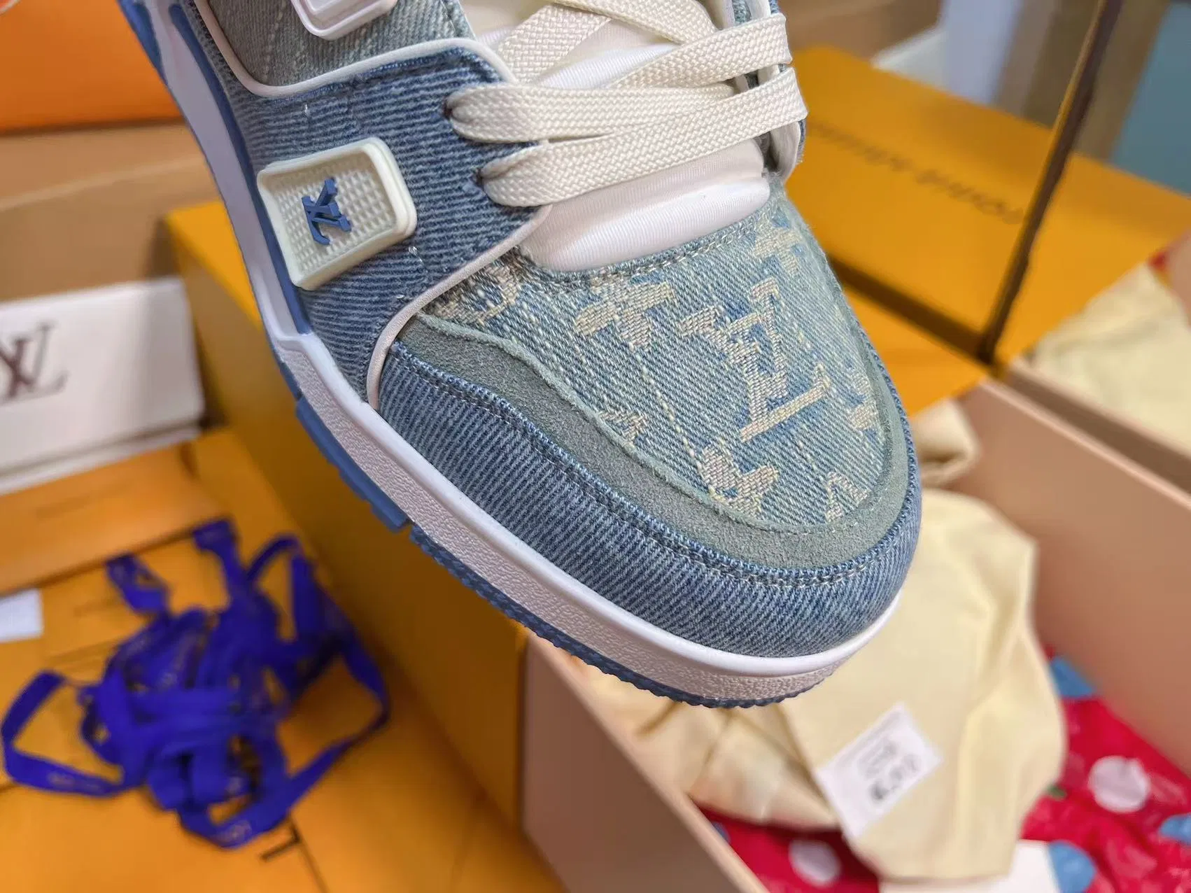 LV 27FW QVUSQNN 020 스니커즈 8