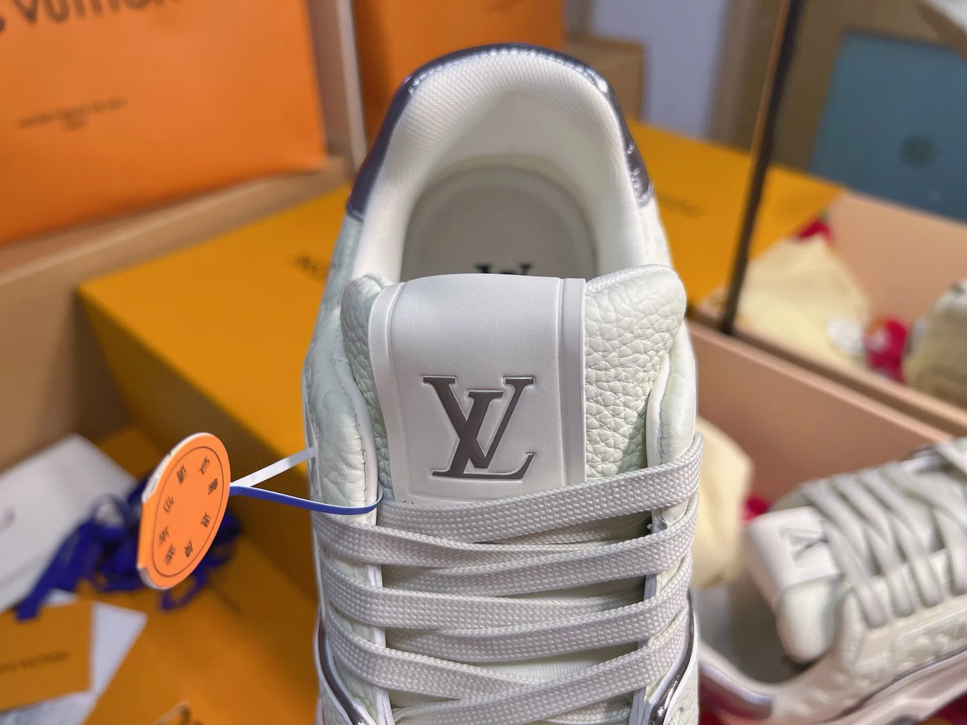 LV 27FW QVUSQNN 021 스니커즈 8