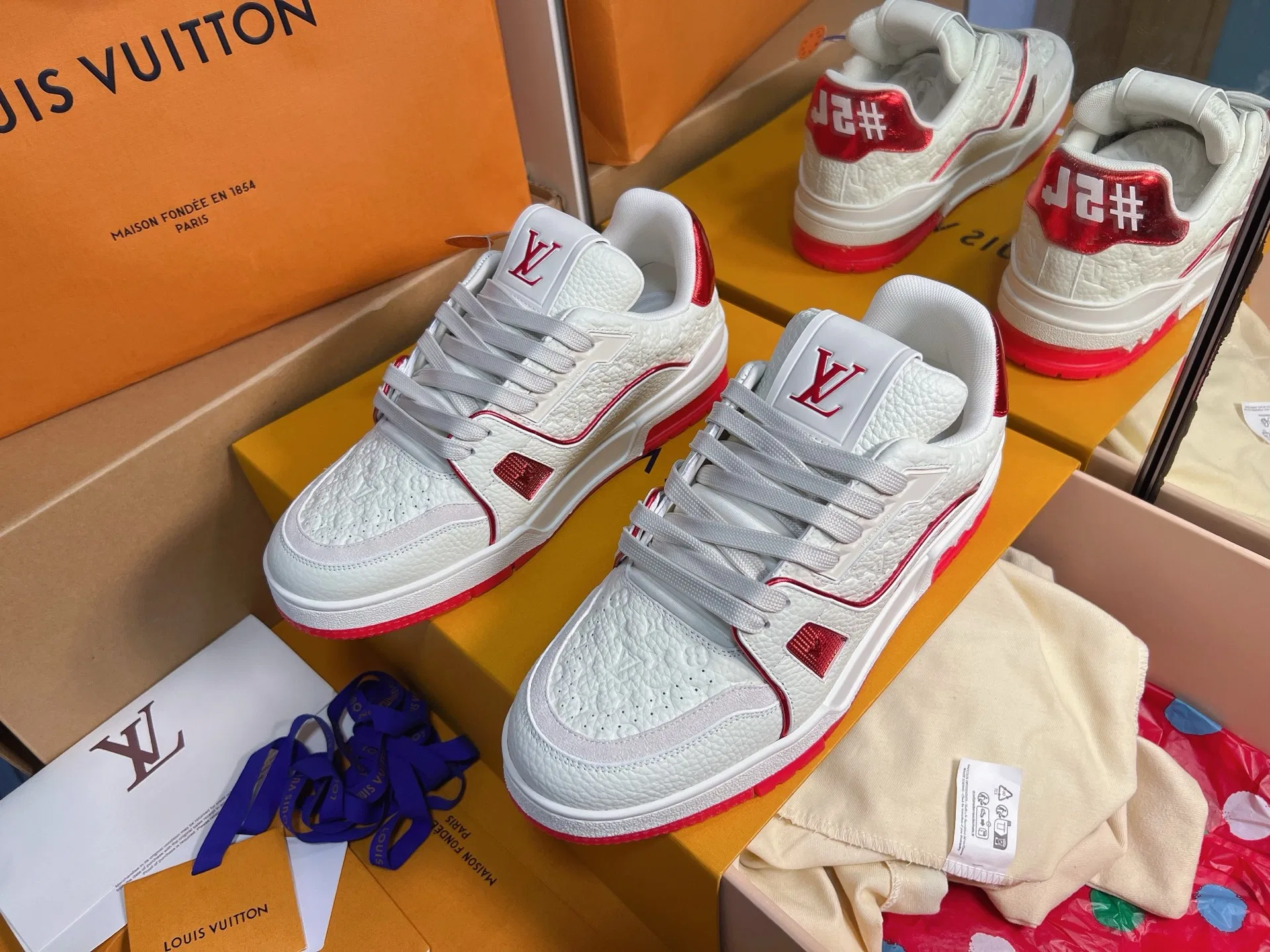 LV 27FW QVUSQNN 021 스니커즈 10