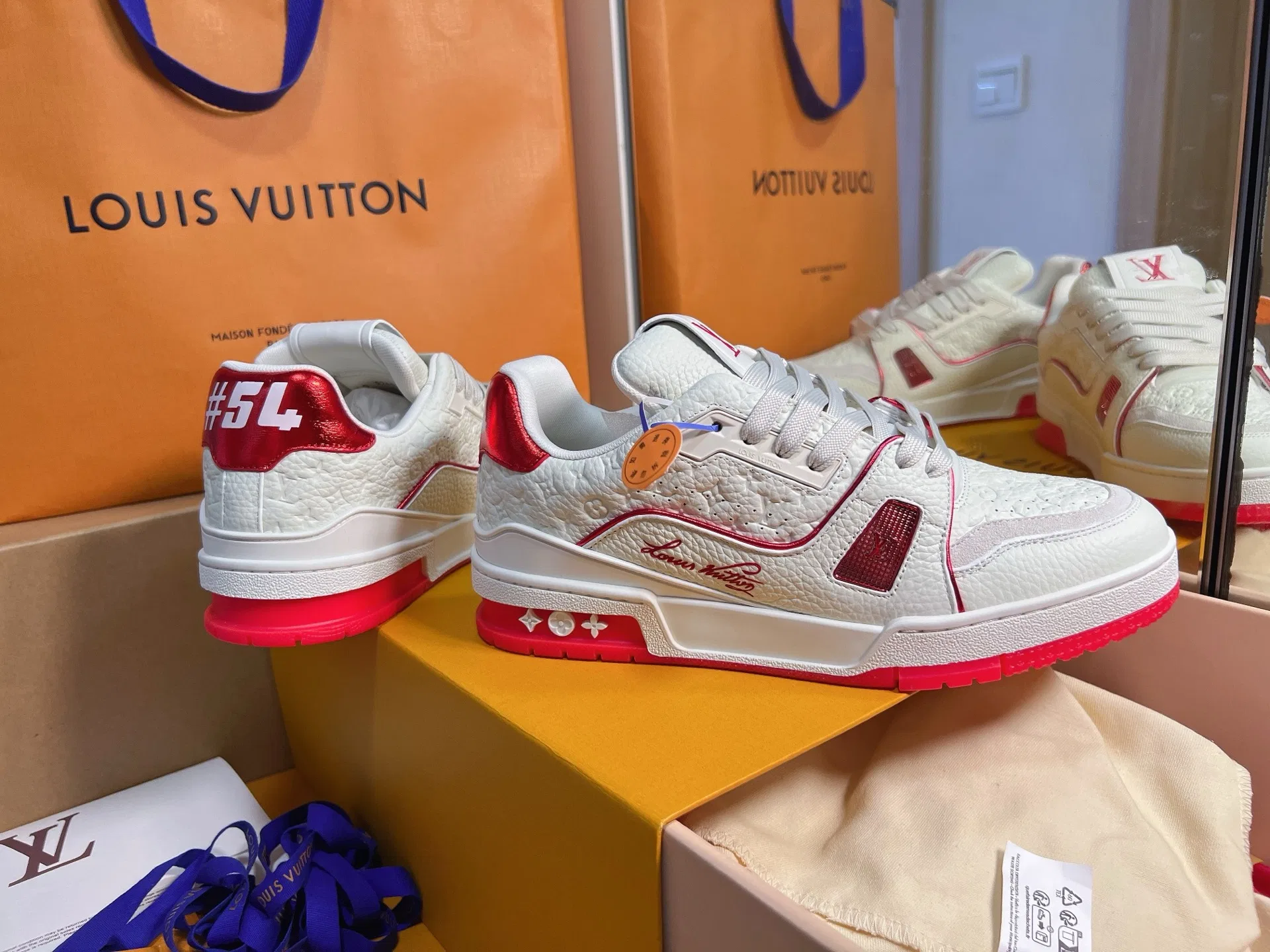 LV 27FW QVUSQNN 021 스니커즈 13
