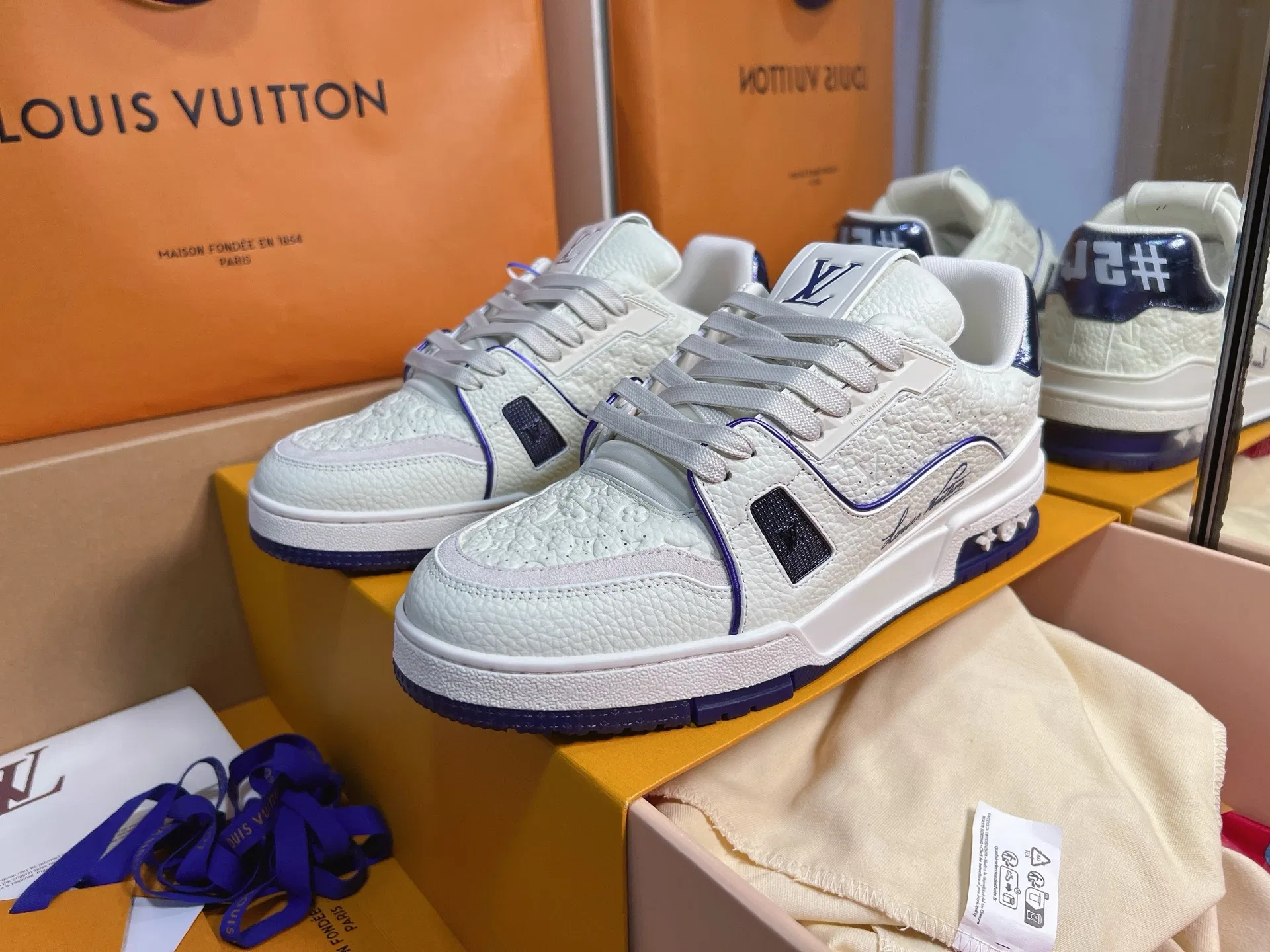 LV 27FW QVUSQNN 021 스니커즈 19