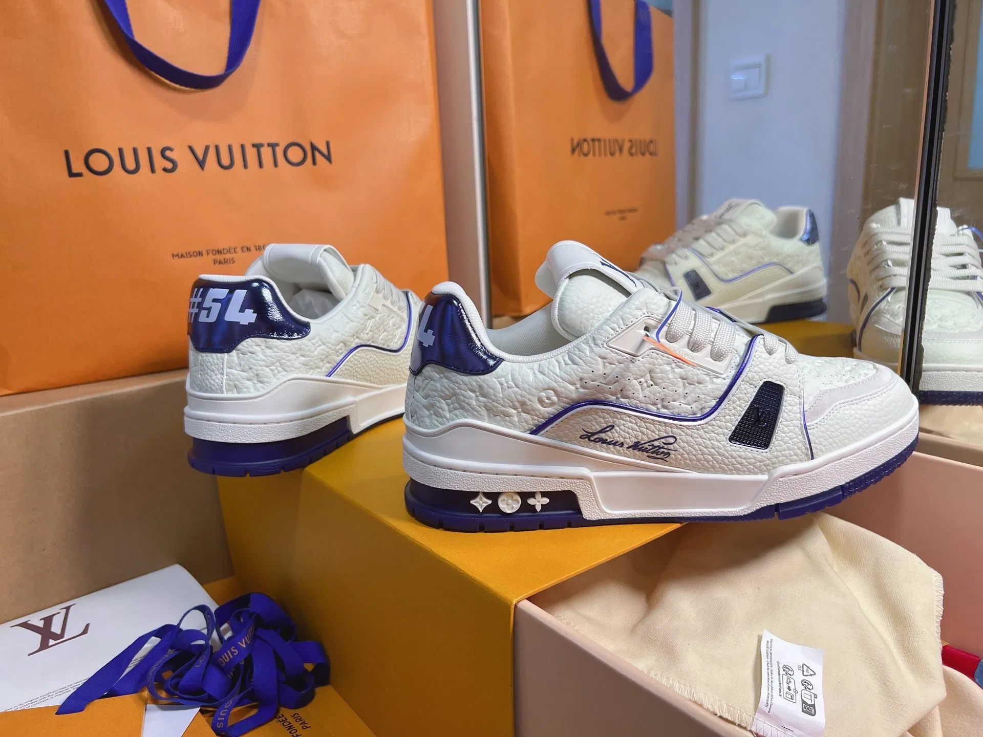 LV 27FW QVUSQNN 021 스니커즈 22