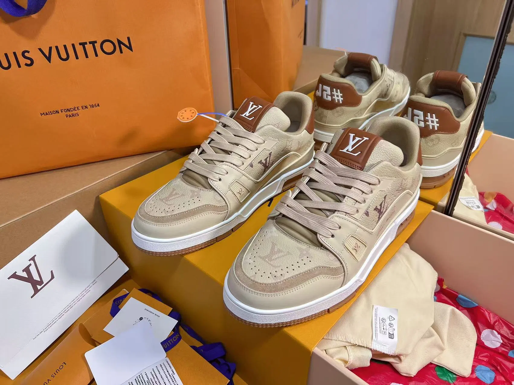 LV 27FW QVUSQNN 022 스니커즈 10