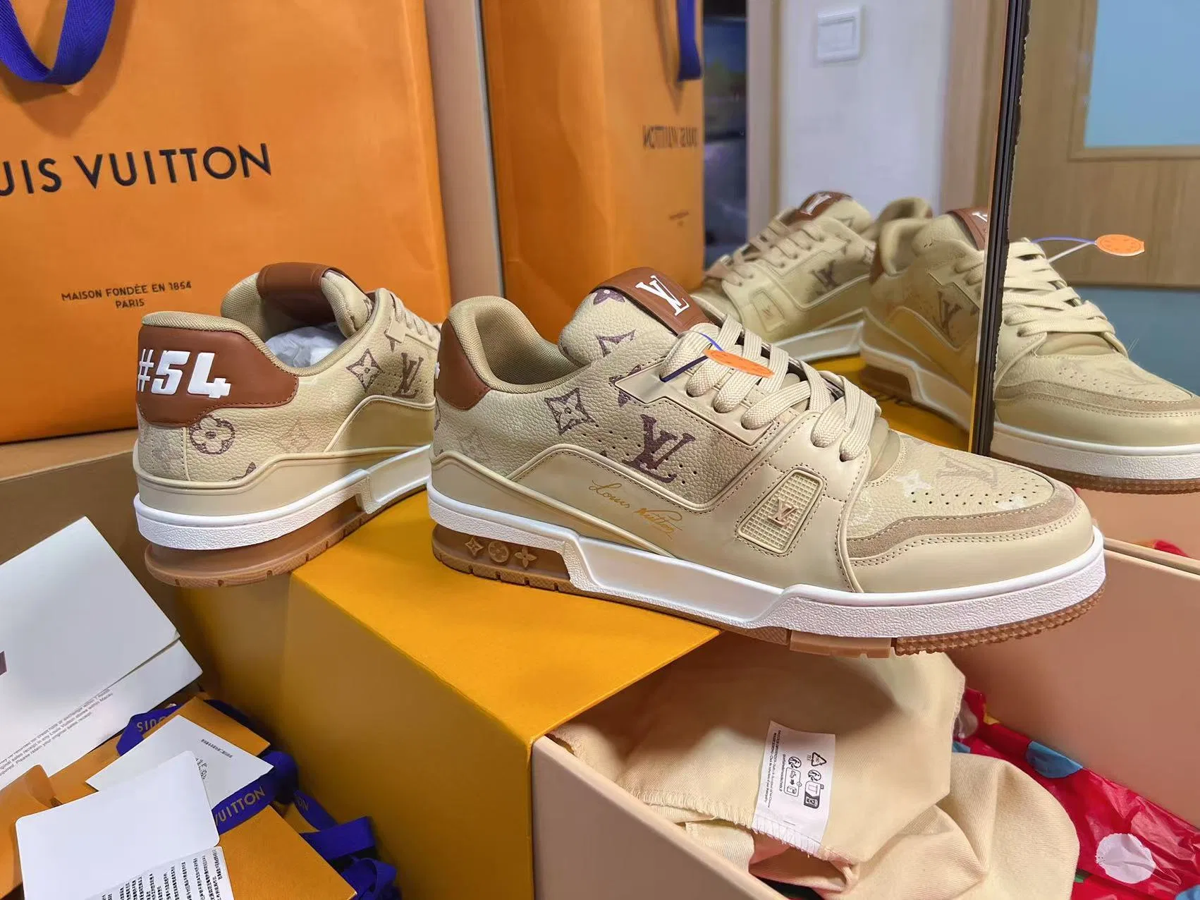 LV 27FW QVUSQNN 022 스니커즈 12