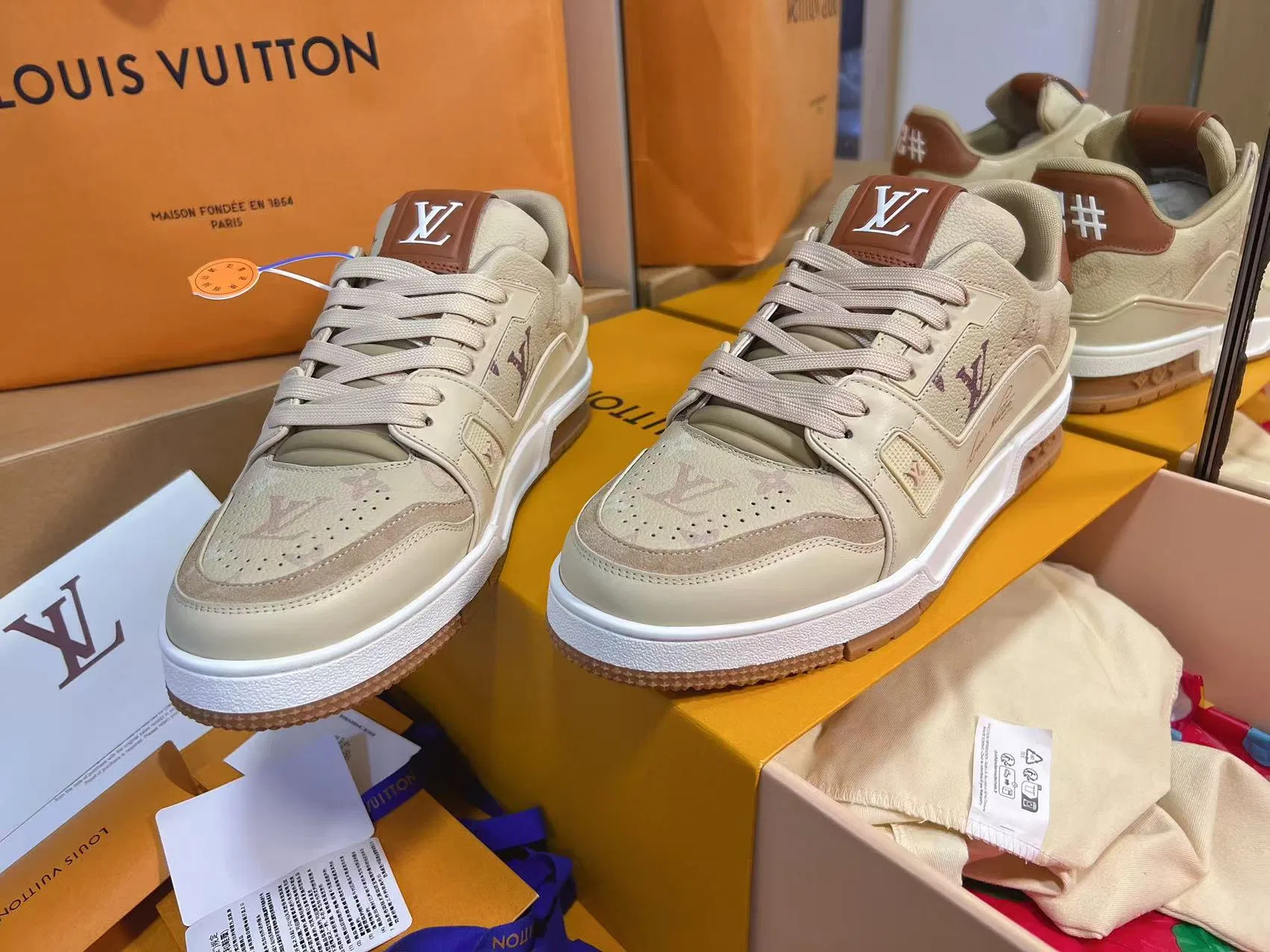 LV 27FW QVUSQNN 022 스니커즈 15