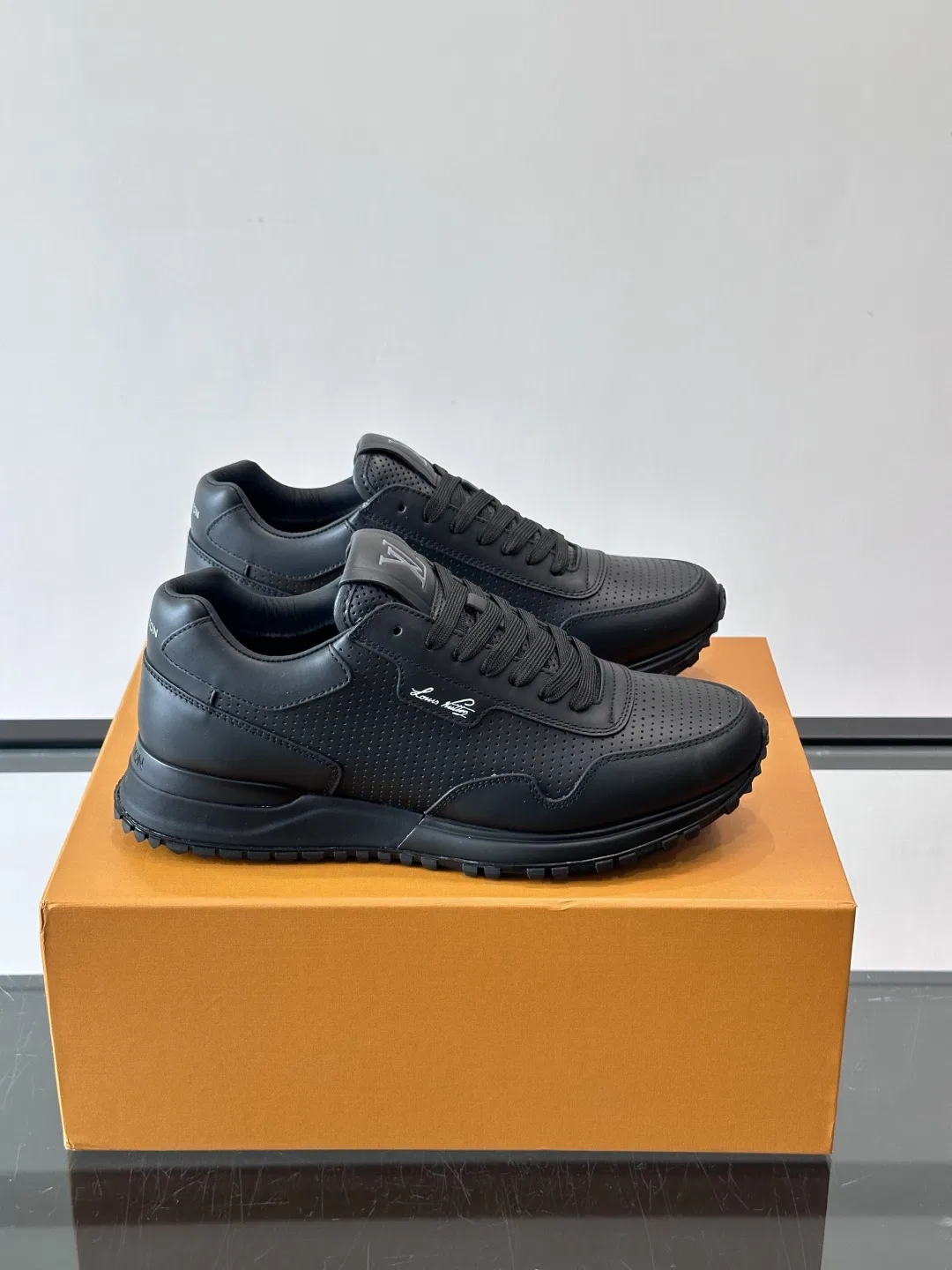 LV 27FW QVUSQNN 026 스니커즈 10
