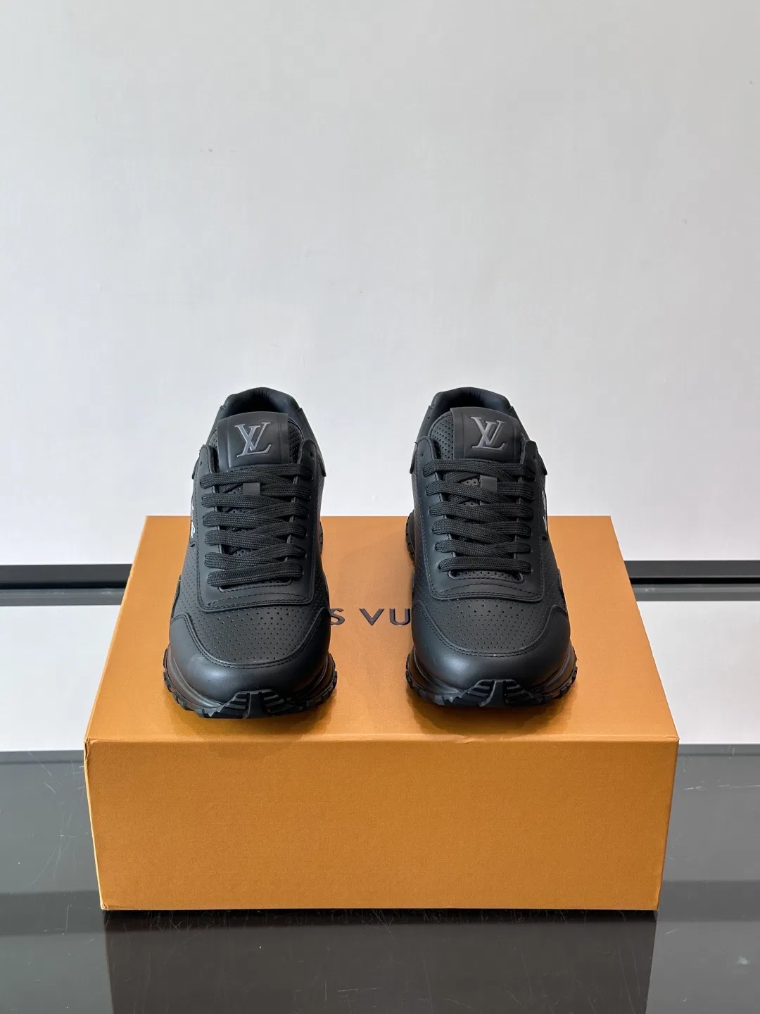 LV 27FW QVUSQNN 026 스니커즈 11