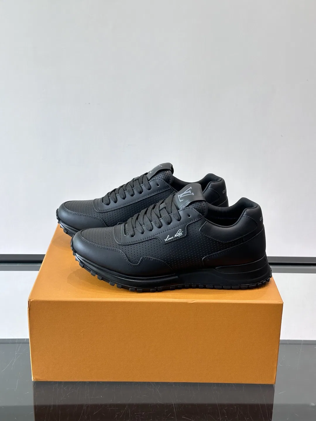 LV 27FW QVUSQNN 026 스니커즈 12