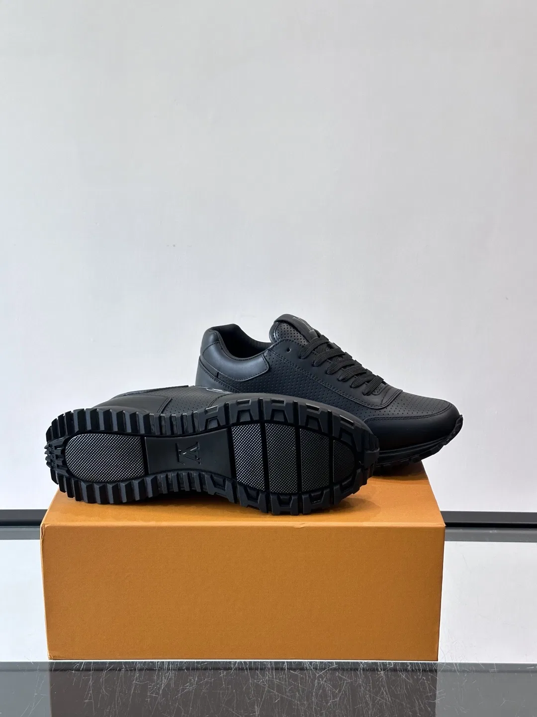 LV 27FW QVUSQNN 026 스니커즈 18