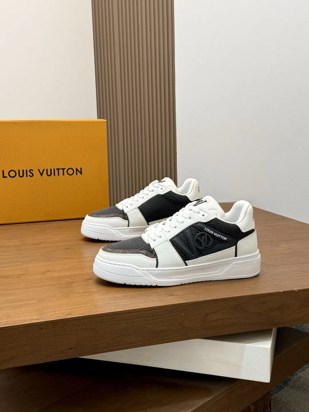 LV 27FW QVUSQNN 027 스니커즈 11