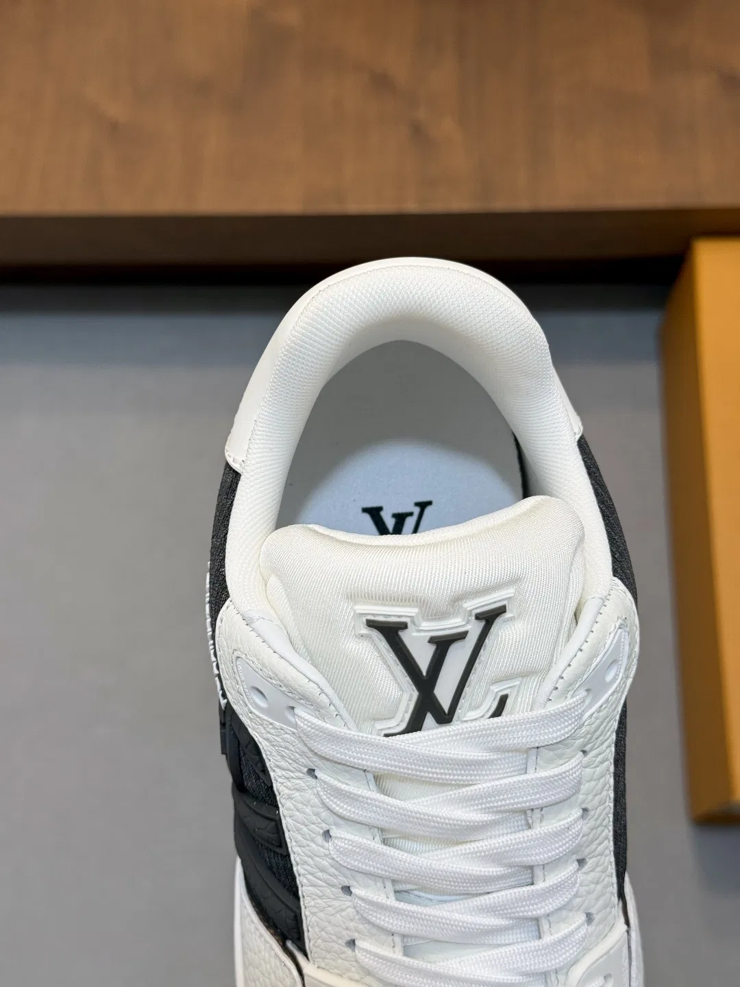 LV 27FW QVUSQNN 027 스니커즈 15