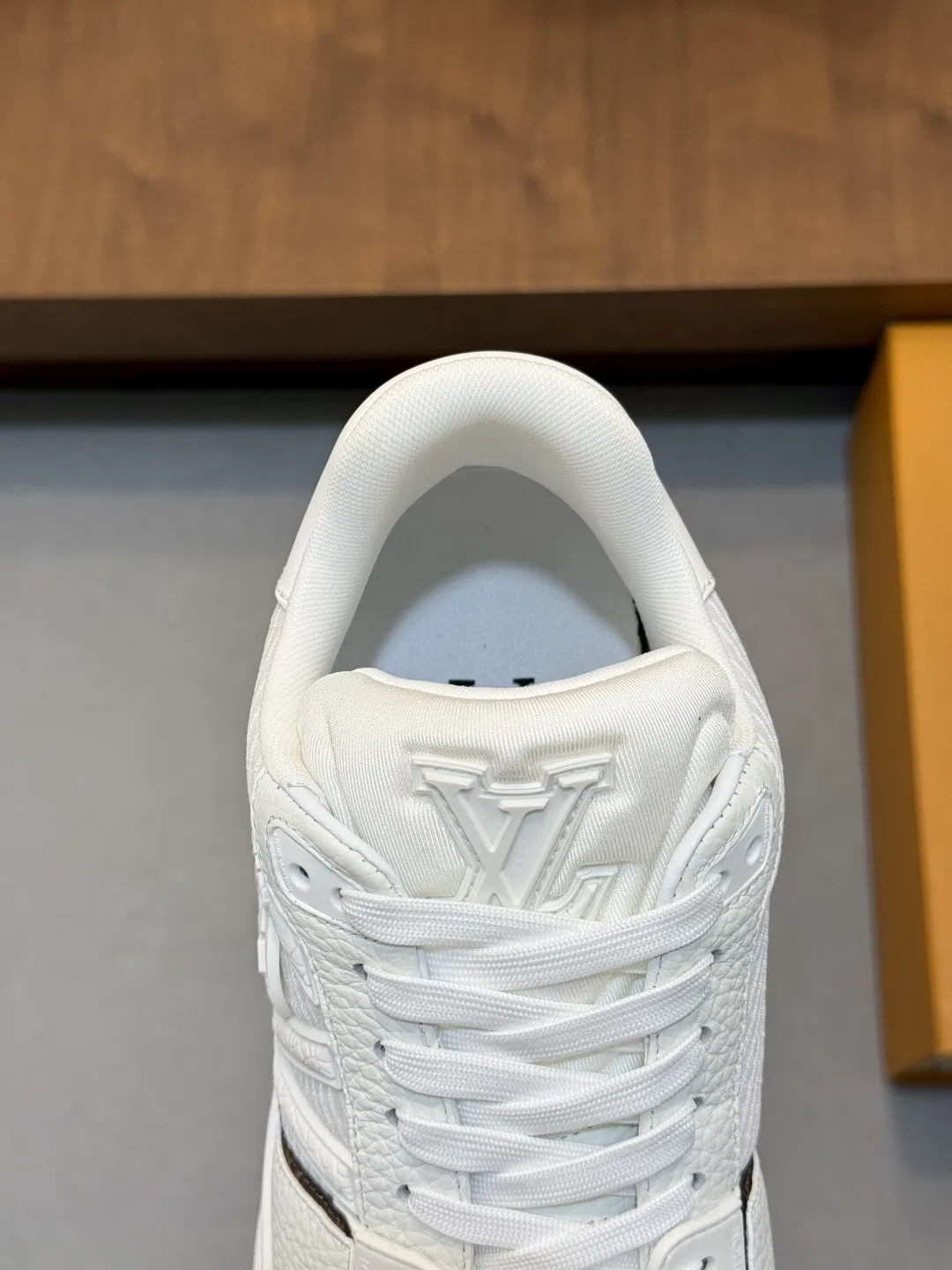 LV 27FW QVUSQNN 027 스니커즈 24