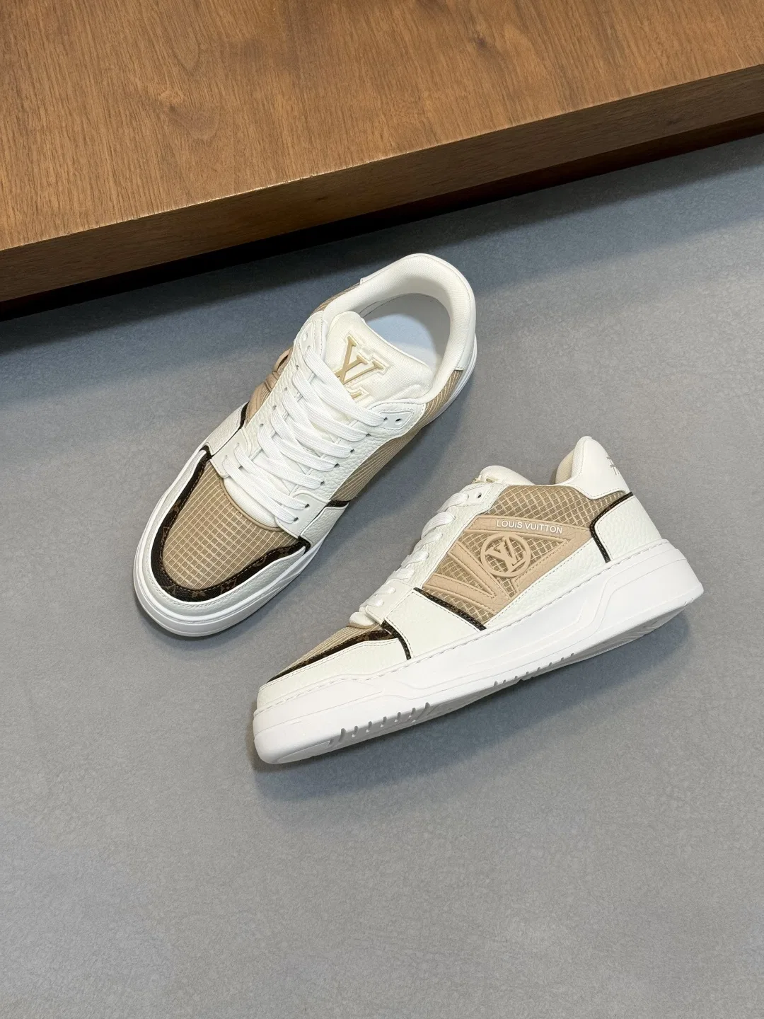 LV 27FW QVUSQNN 027 스니커즈 30