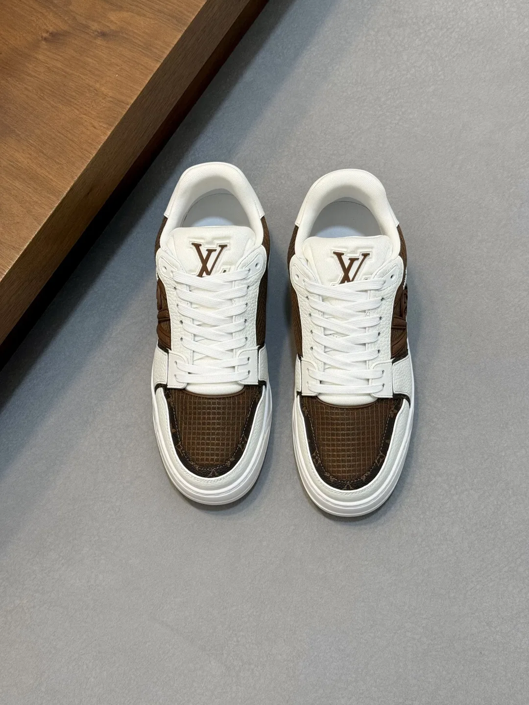 LV 27FW QVUSQNN 027 스니커즈 33