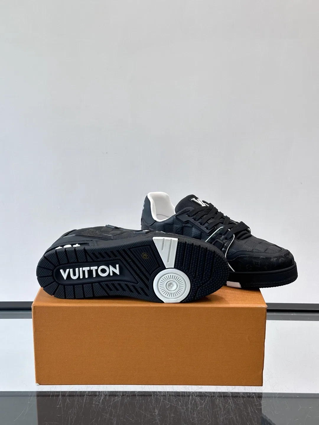 LV 27FW QVUSQNN 028 스니커즈 9