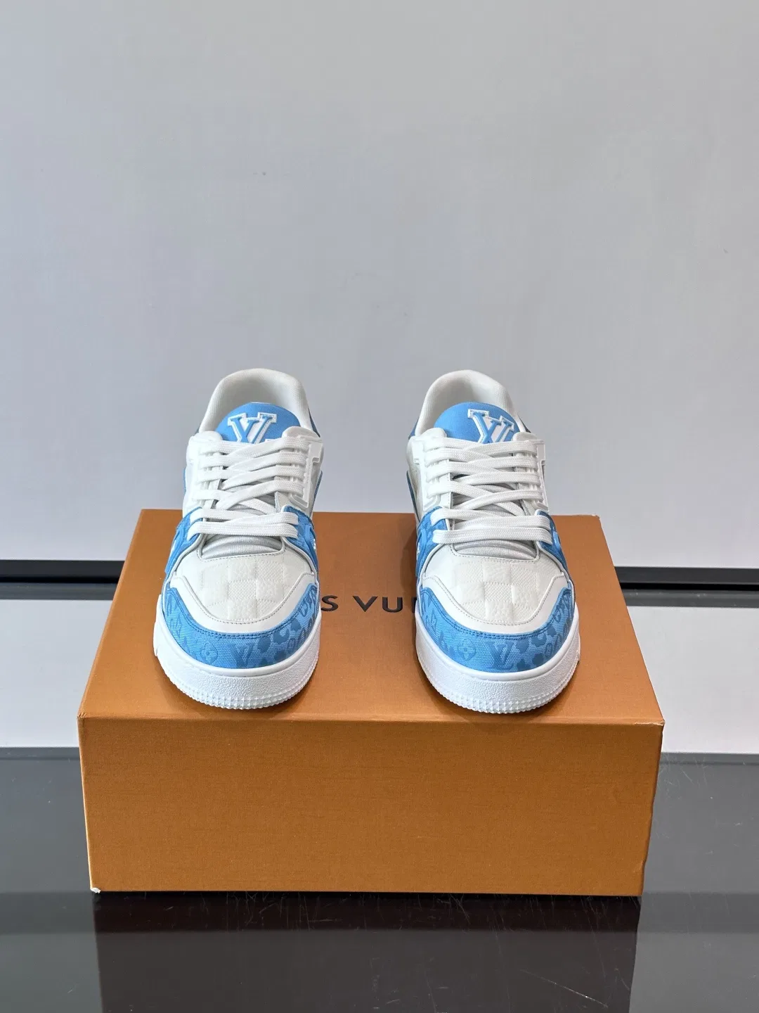LV 27FW QVUSQNN 028 스니커즈 11