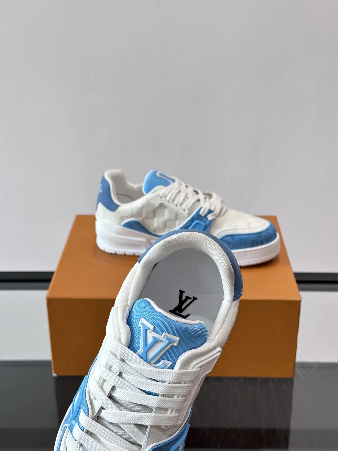 LV 27FW QVUSQNN 028 스니커즈 17