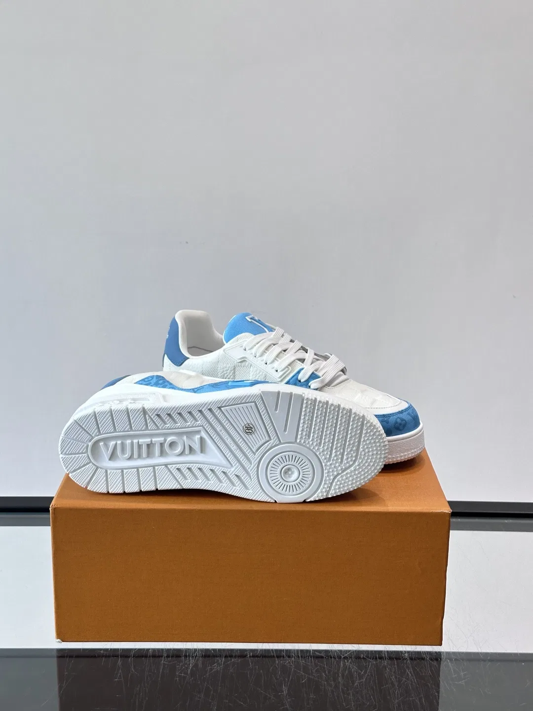 LV 27FW QVUSQNN 028 스니커즈 18