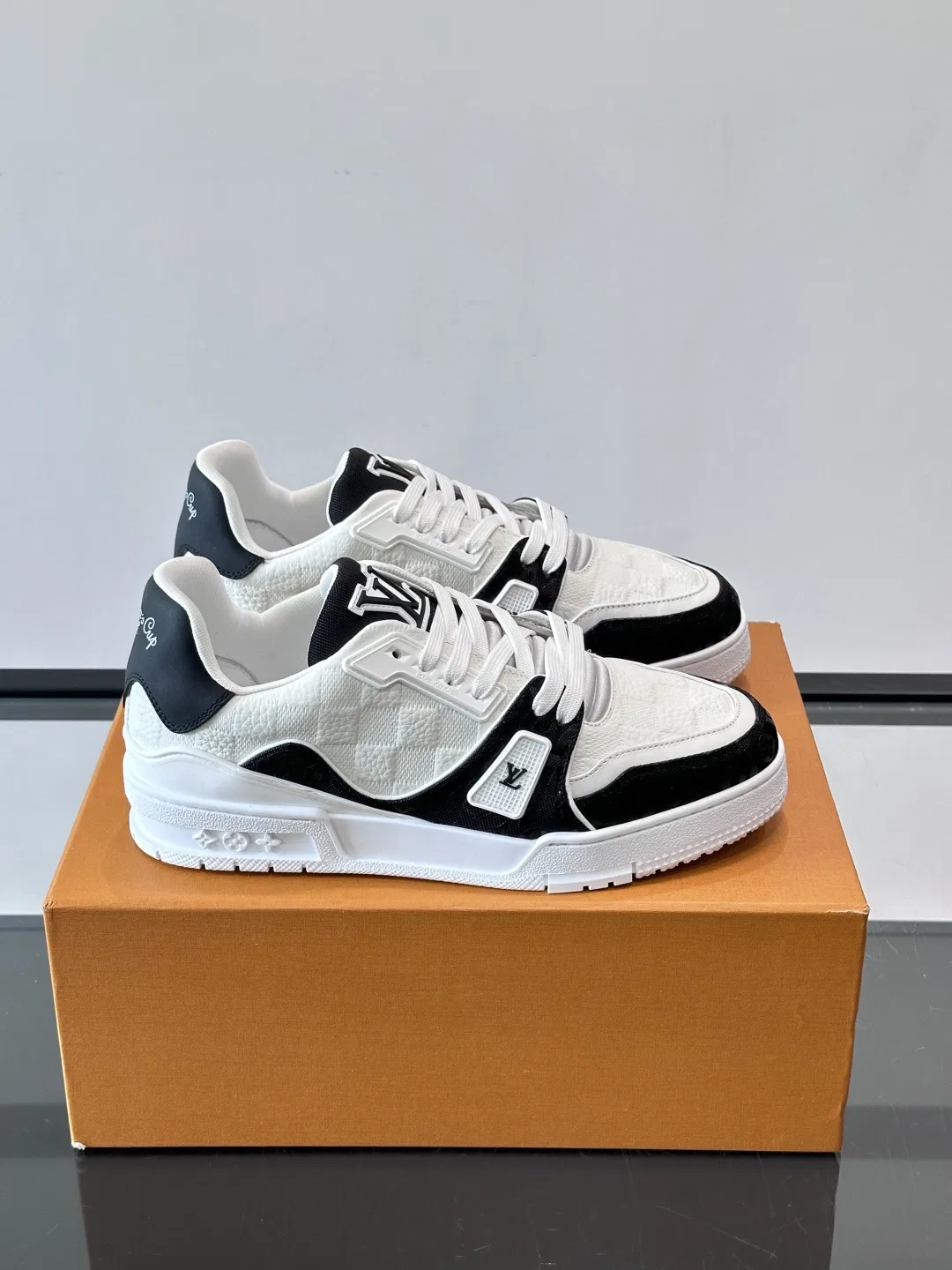 LV 27FW QVUSQNN 028 스니커즈 19