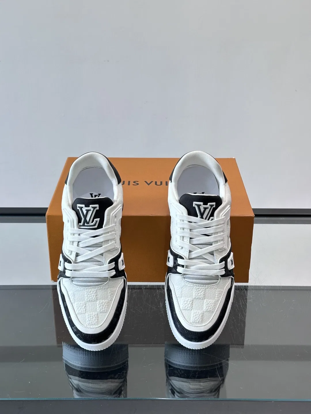 LV 27FW QVUSQNN 028 스니커즈 24