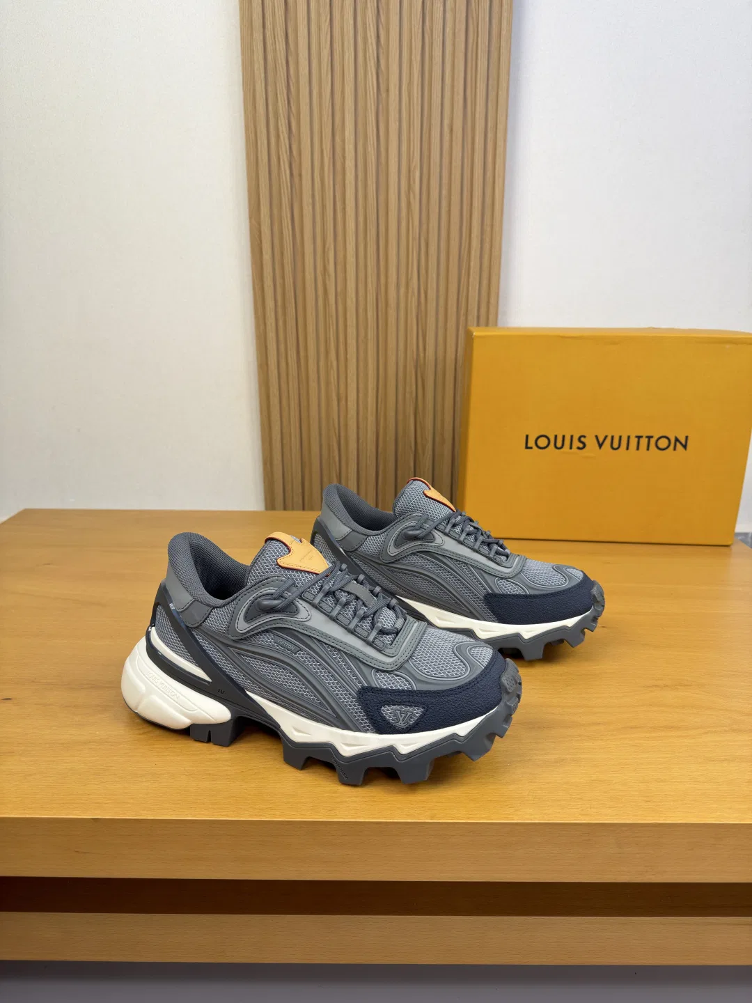 LV 27FW QVUSQNN 029 스니커즈 10