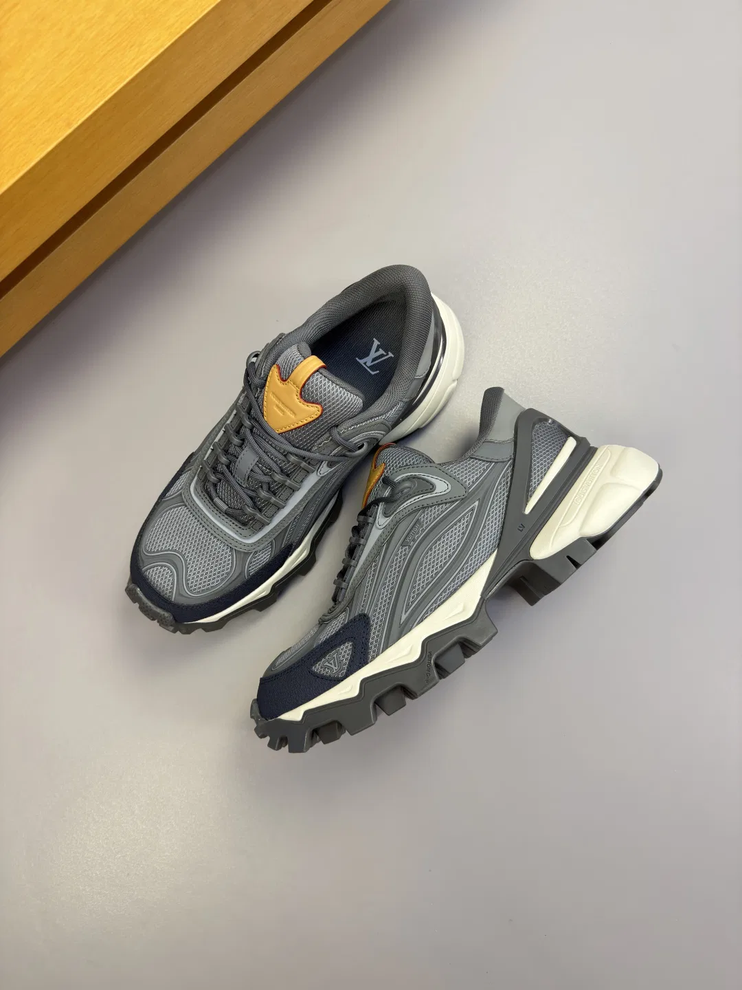 LV 27FW QVUSQNN 029 스니커즈 12