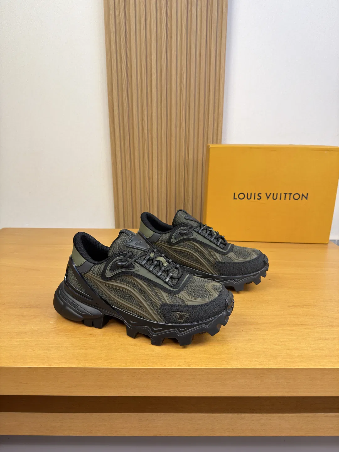 LV 27FW QVUSQNN 029 스니커즈 19