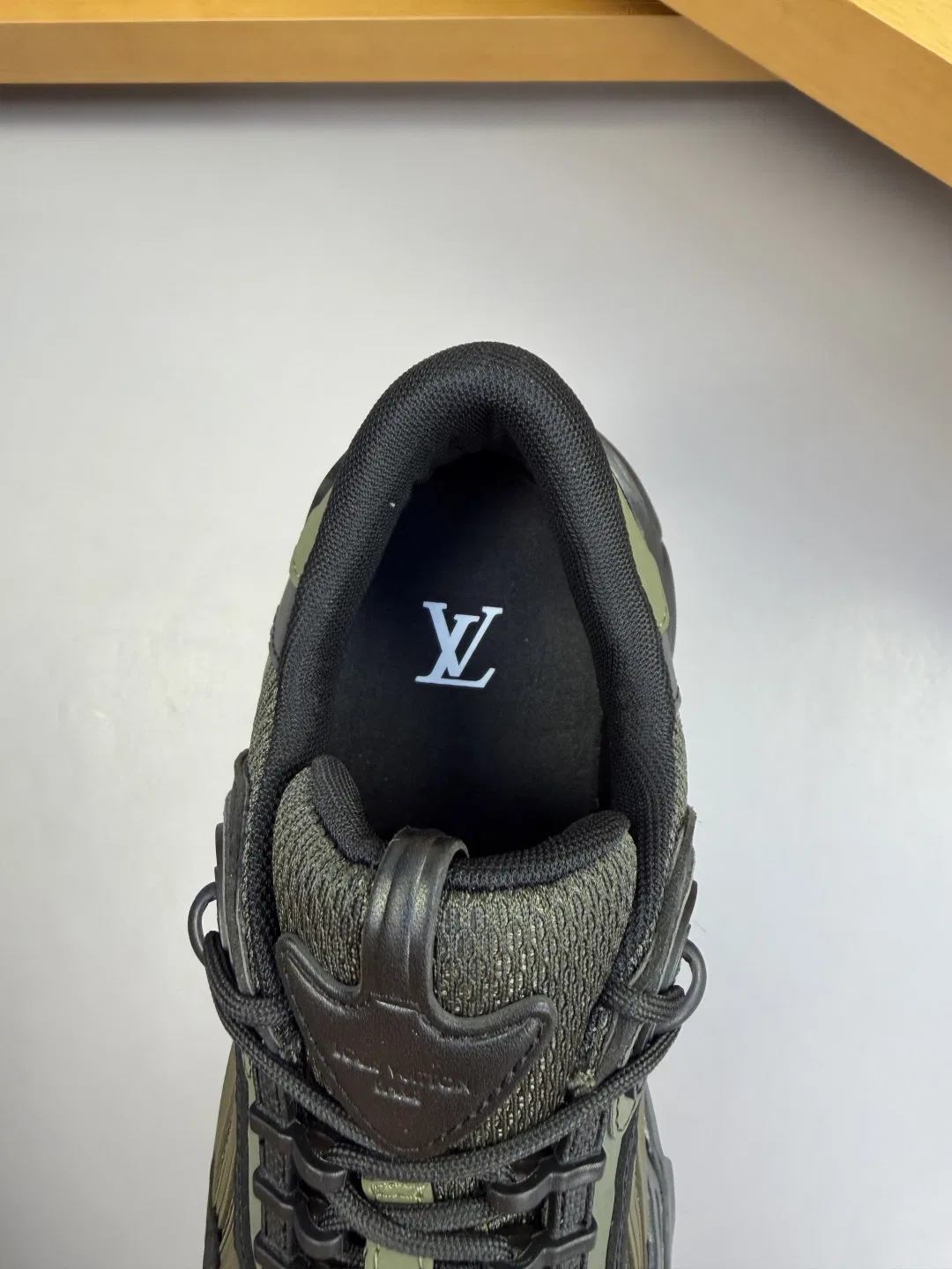 LV 27FW QVUSQNN 029 스니커즈 25