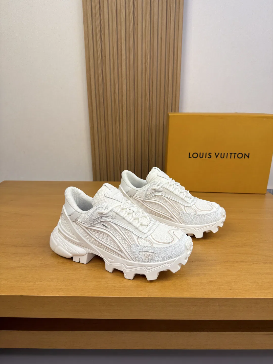 LV 27FW QVUSQNN 029 스니커즈 44