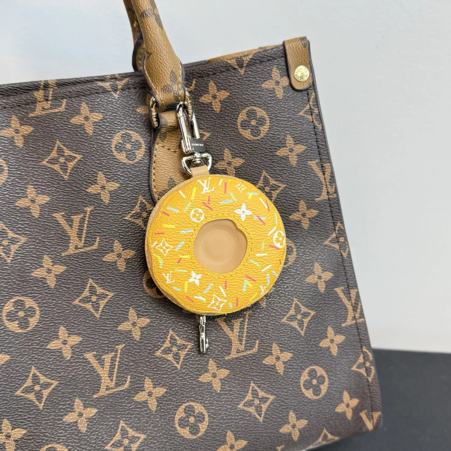 LV 27FW QVUSQNN 030 키링 12
