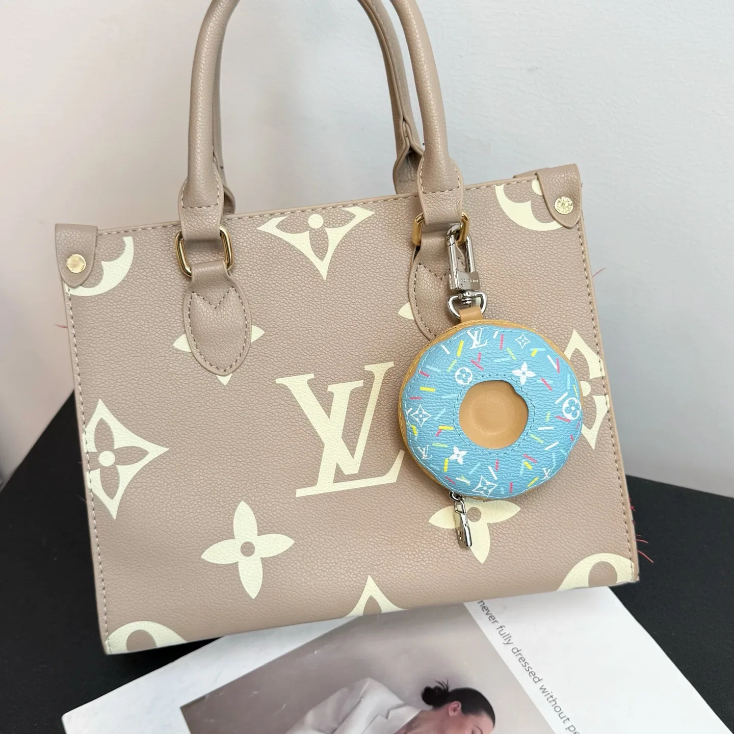 LV 27FW QVUSQNN 030 키링 14