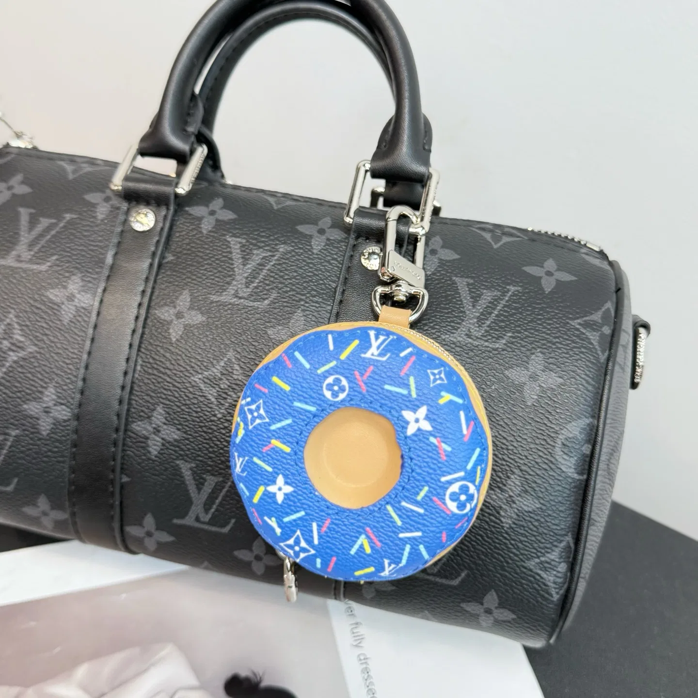 LV 27FW QVUSQNN 030 키링 17